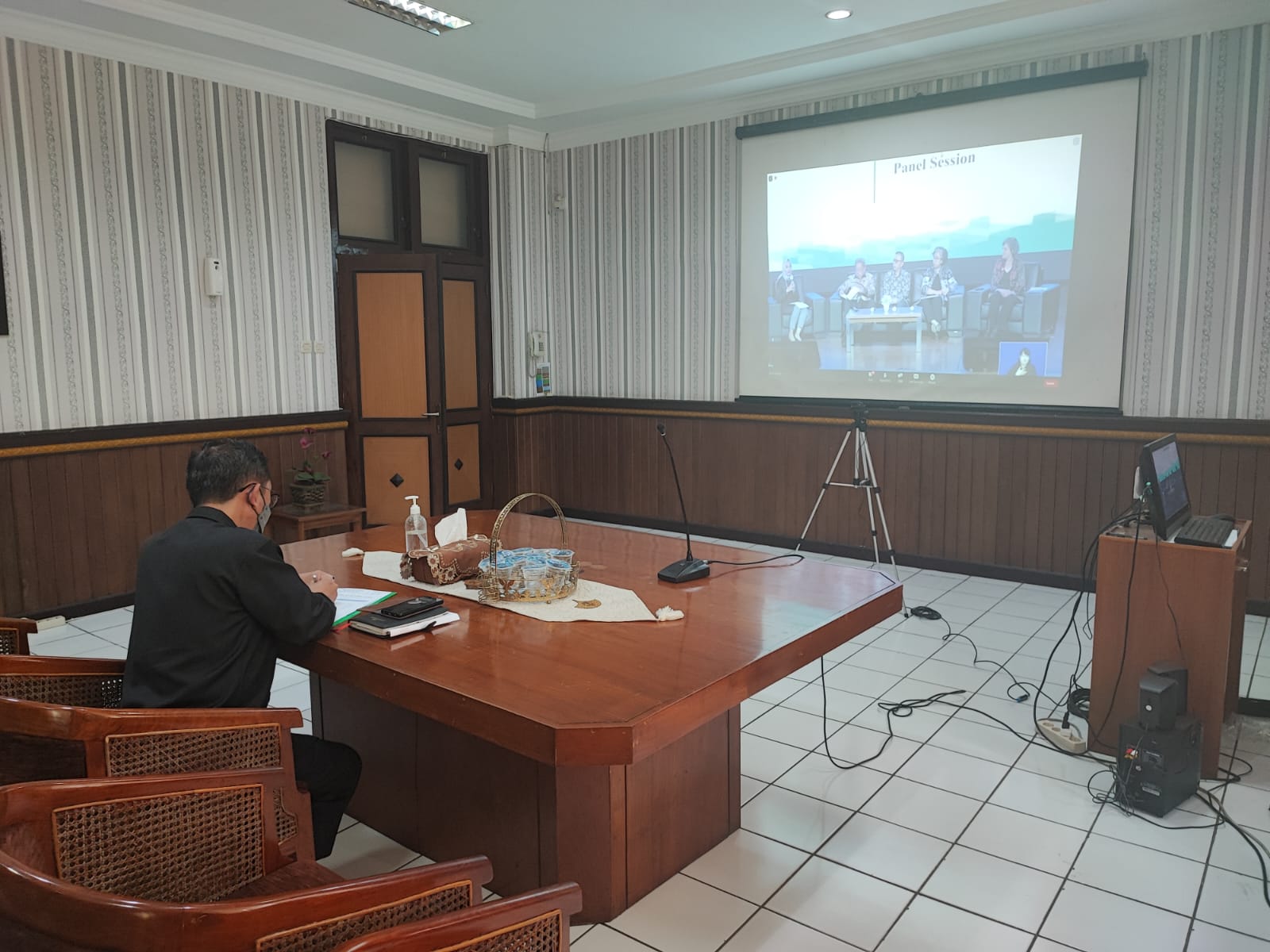 Pengadilan Negeri Yogyakarta Mengikuti Diskusi Panel Menjamin Kesatuan Hukum