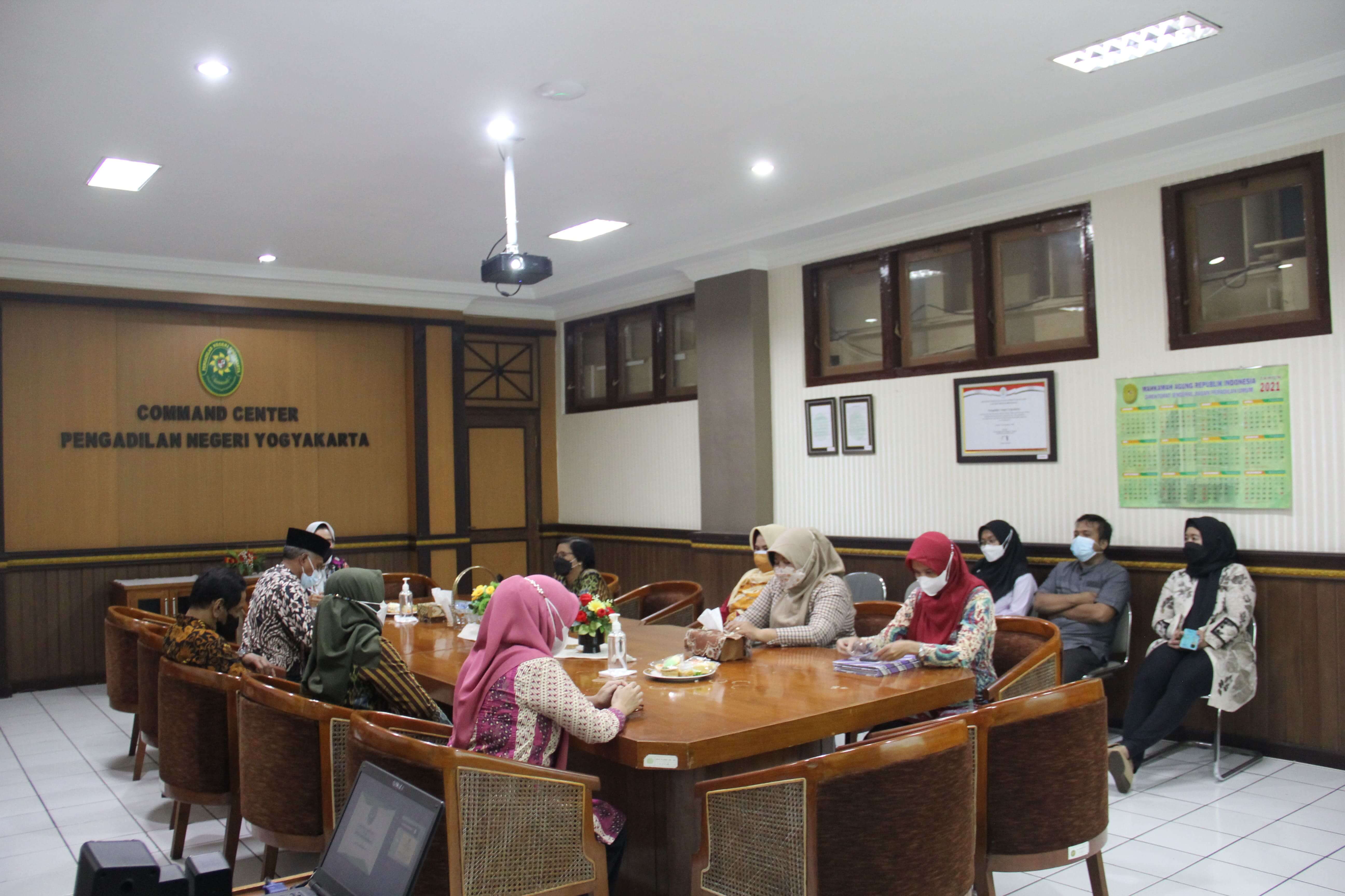 Monitoring dan Evaluasi Petugas Pelayanan Terpadu Satu Pintu November 2021