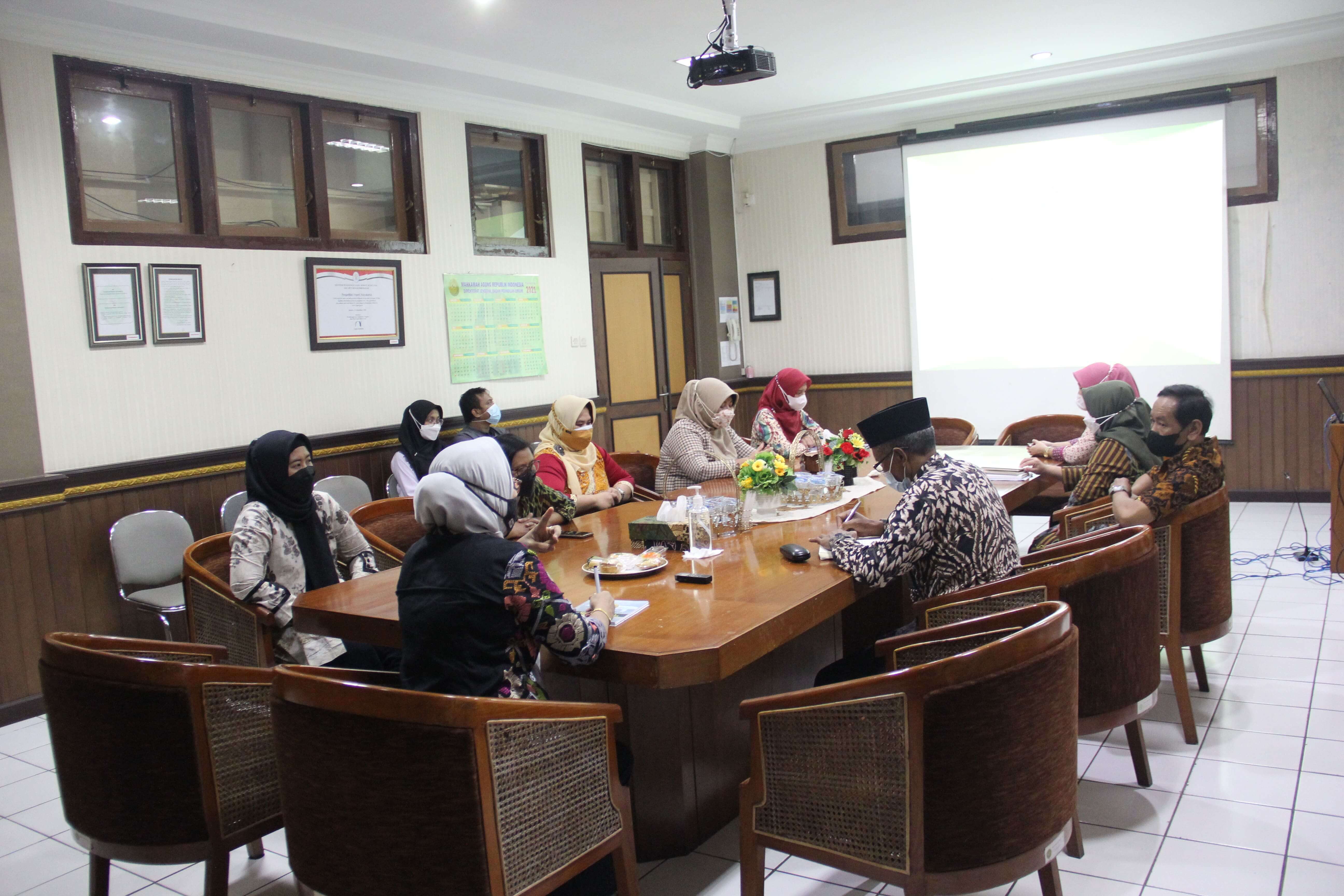 Monitoring dan Evaluasi Petugas Pelayanan Terpadu Satu Pintu November 2021