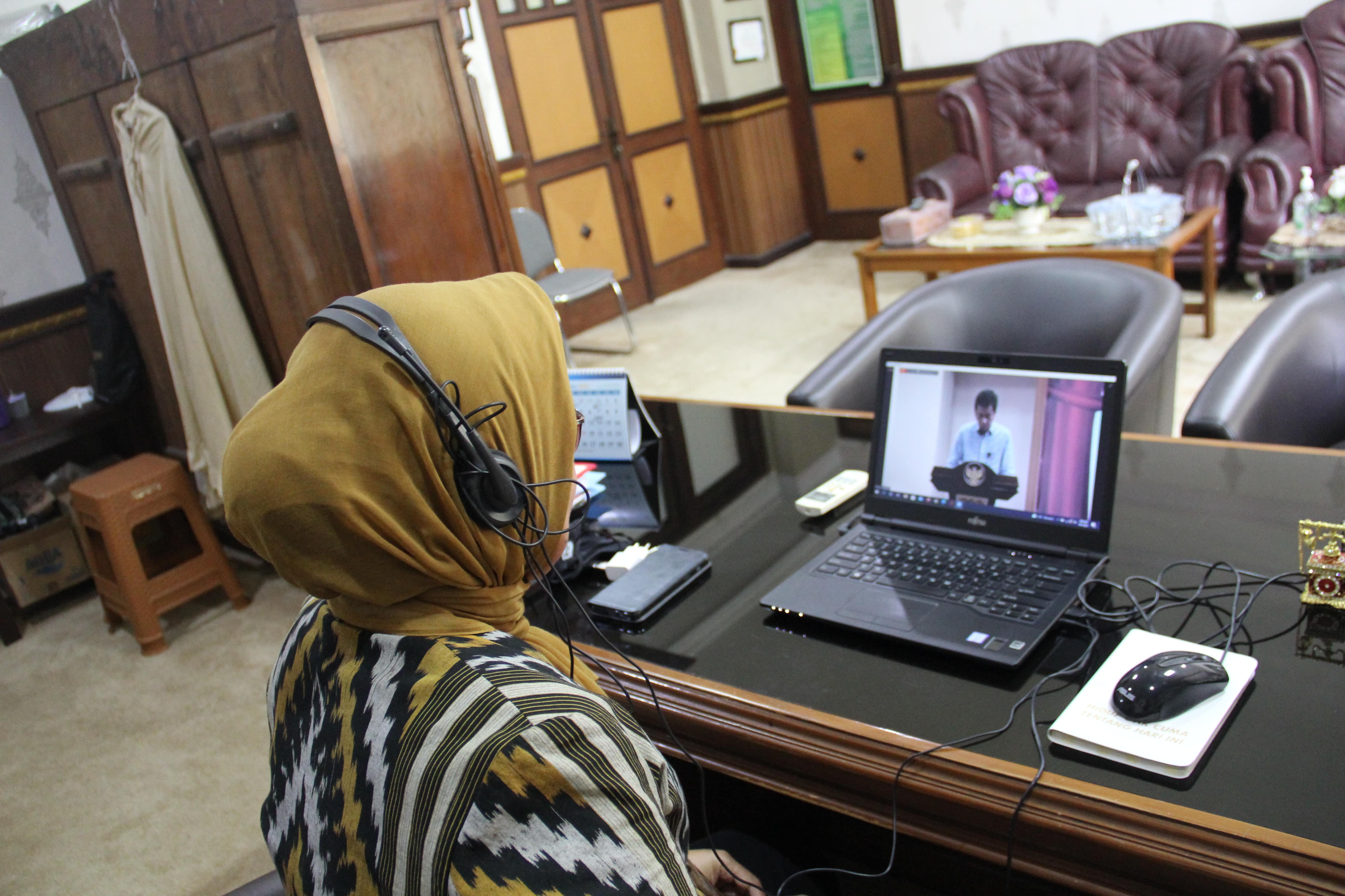 Ketua Pengadilan Negeri Yogyakarta mengikuti Seminar Nasional secara Virtual