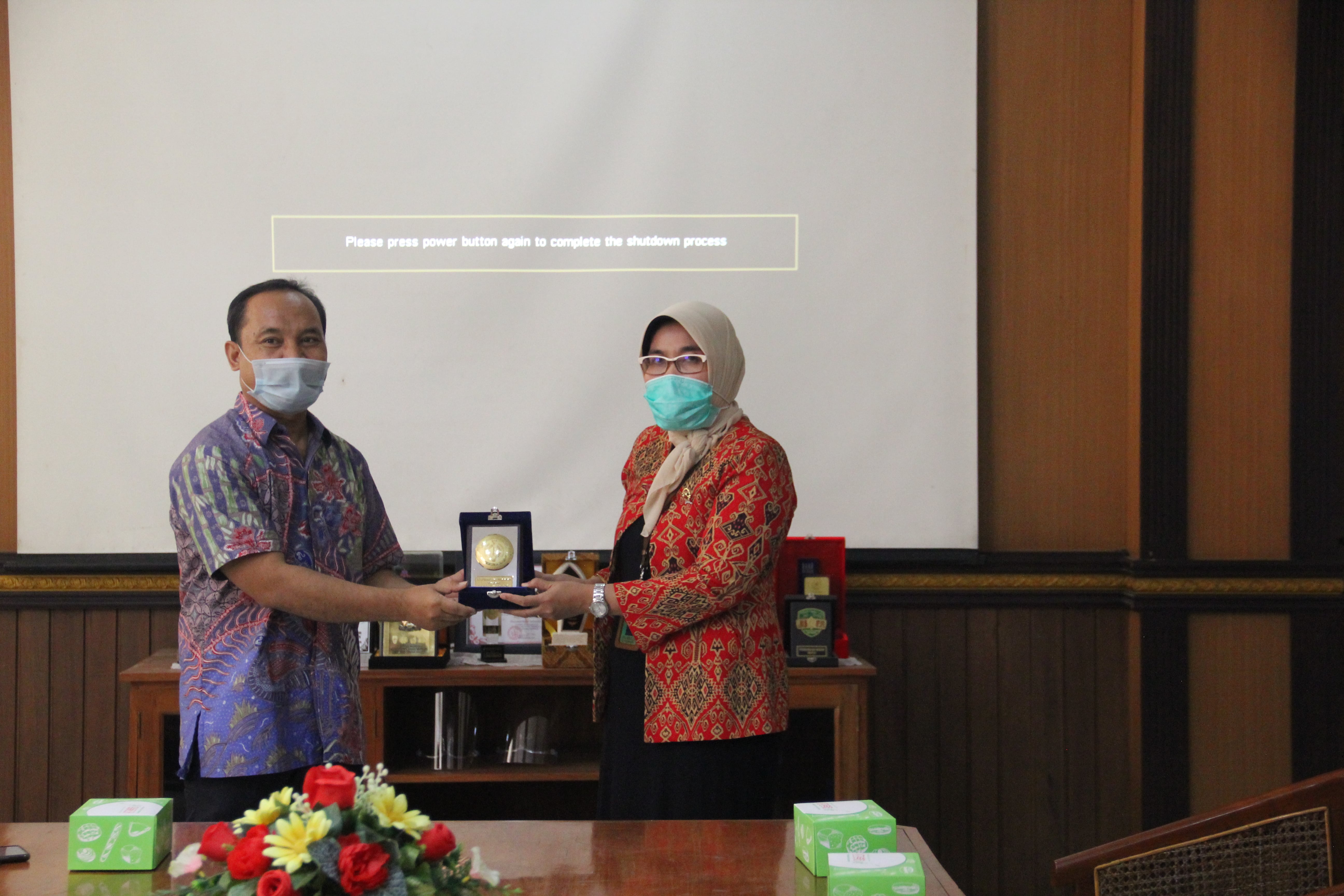 KUNJUNGAN POLITEKNIK ILMU PELAYARAN SEMARANG DI PENGADILAN NEGERI YOGYAKARTA