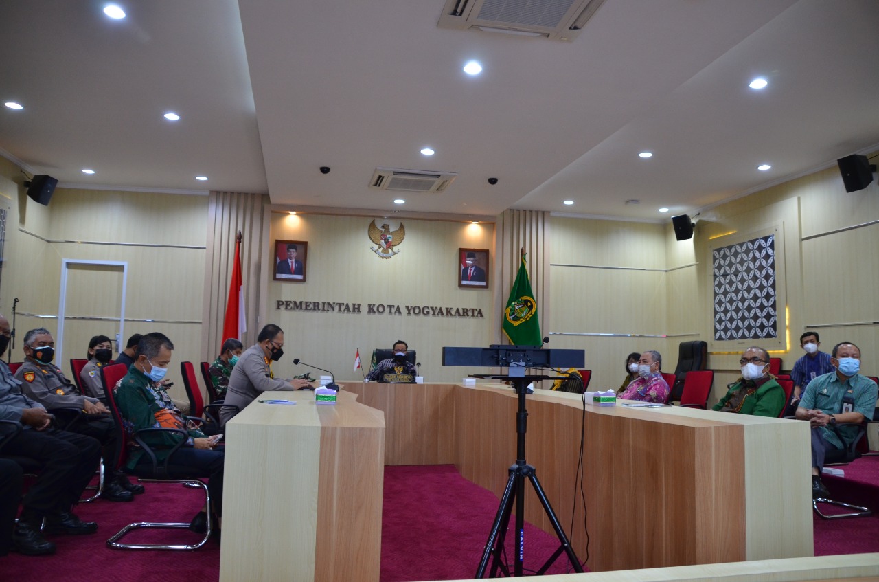 Hakim Pengadilan Negeri Yogyakarta Mengikuti Rapat Pencanangan Kabupaten/Kota di Daerah Istimewa Yogyakarta Sebagai Kabupaten/Kota Bebas dari Pungli