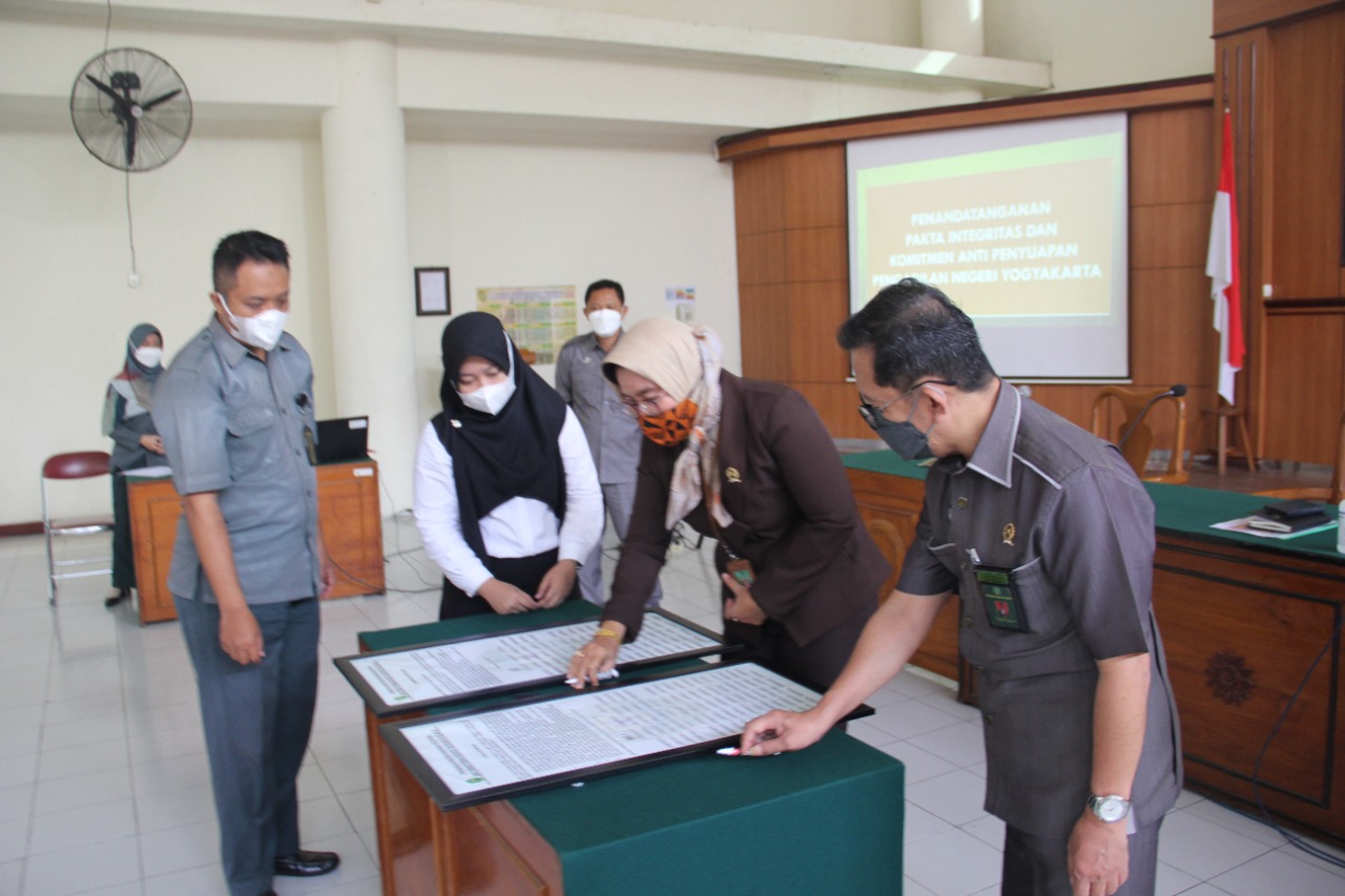 Penandatangan Pakta Integritas dan Rapat Pembinaan serta Monev Kinerja Bulan Januari 2022