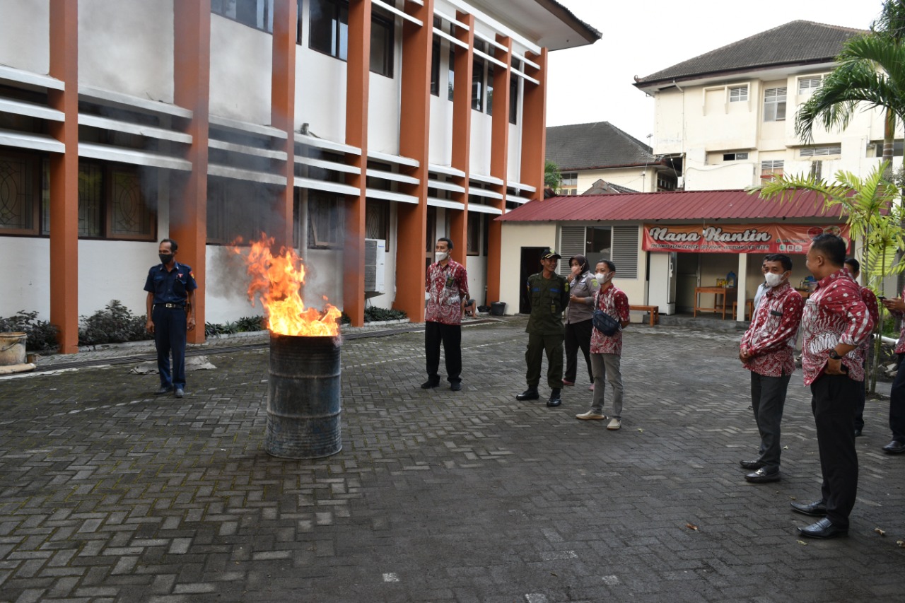 Sosialisasi Penggunaan APAR dan Simulasi Penanganan Kebakaran di Pengadilan Negeri Yogyakarta