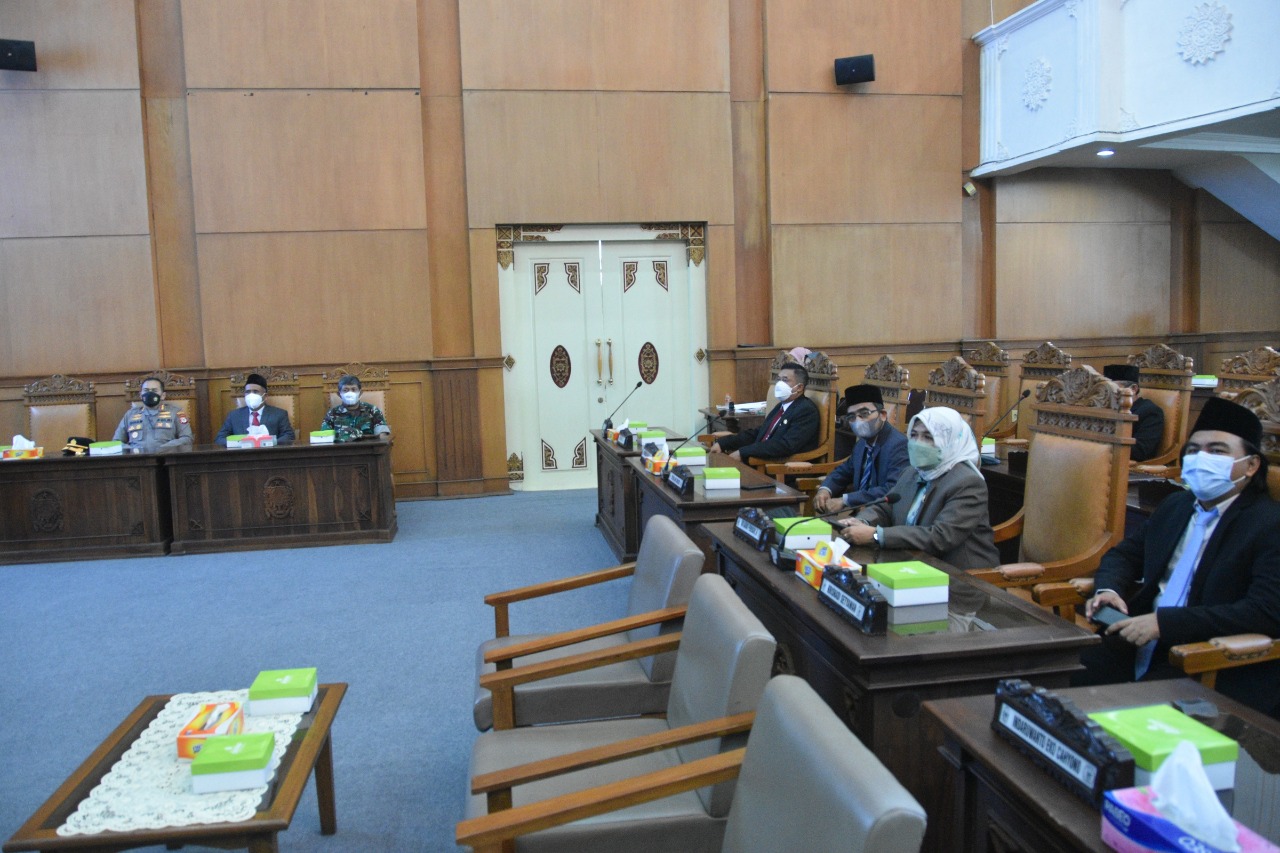 Sekretaris Pengadilan Negeri Yogyakarta Menghadiri Rapat Paripurna DPRD Kota Yogyakarta