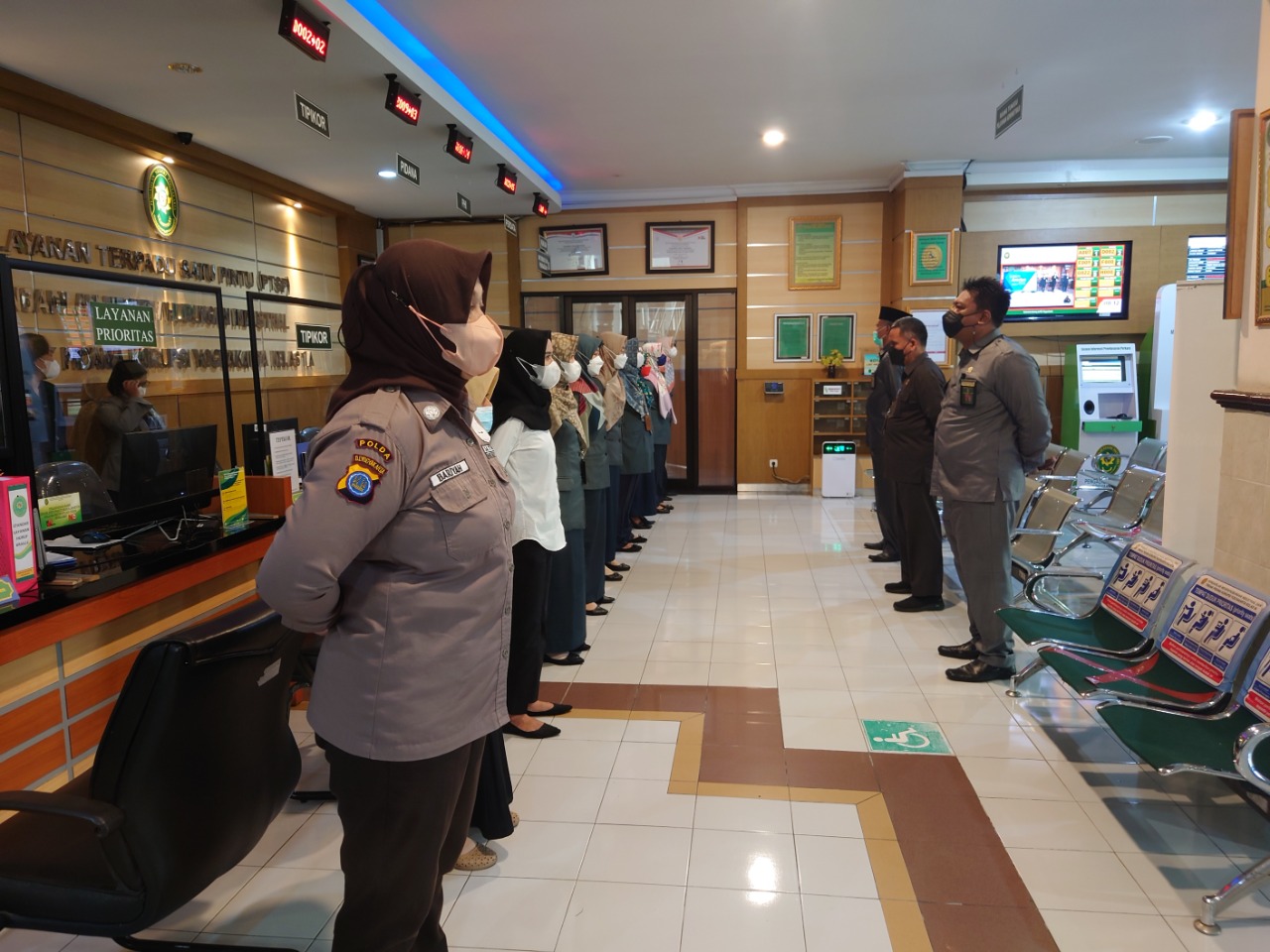 Apel Pagi Rutin Petugas PTSP 23 Agustus 2022 Apel Pagi Rutin Petugas PTSP 23 Agustus 2022