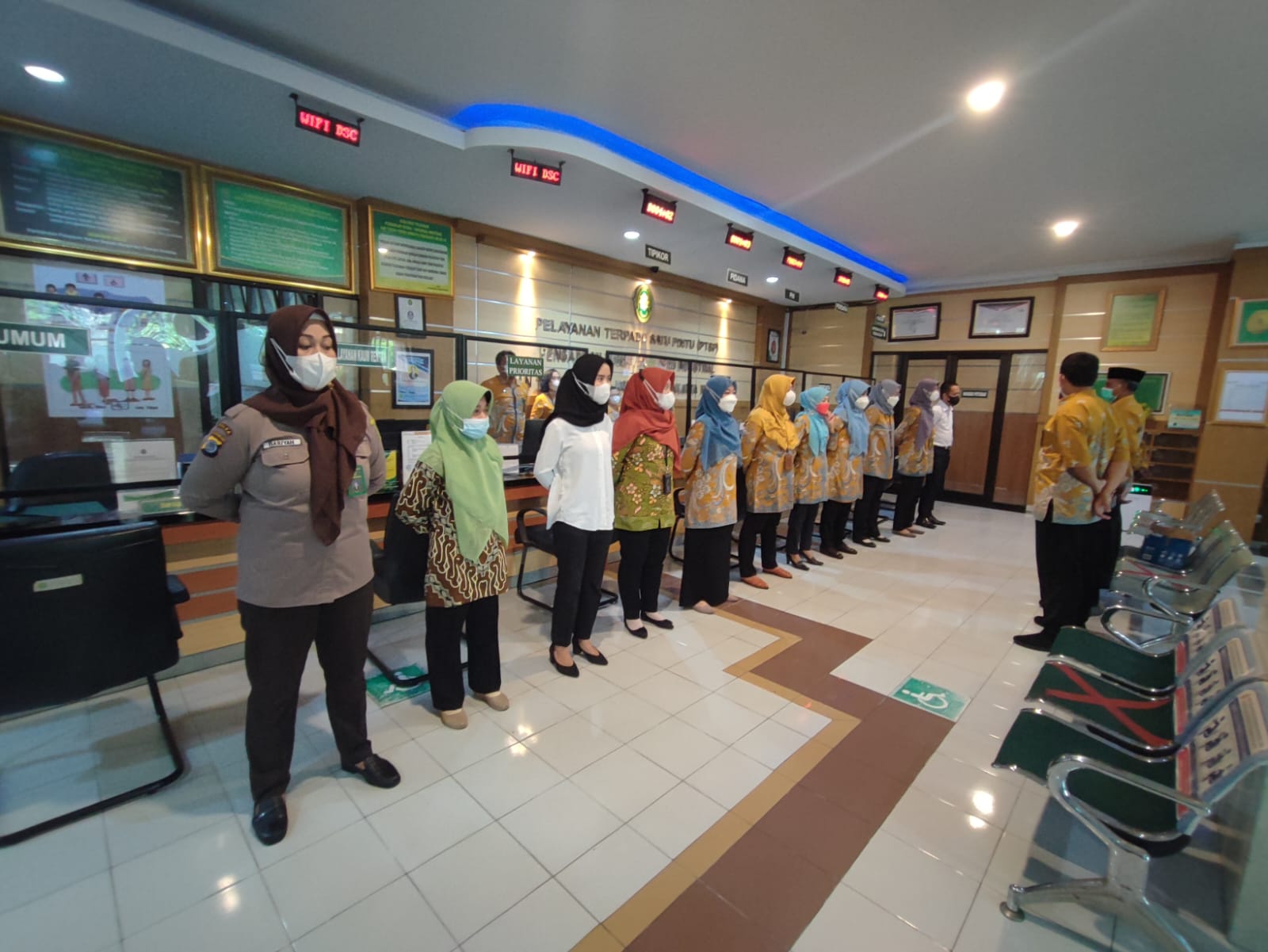 Apel Pagi Petugas PTSP Mengawali Kegiatan di Bulan September 2022
