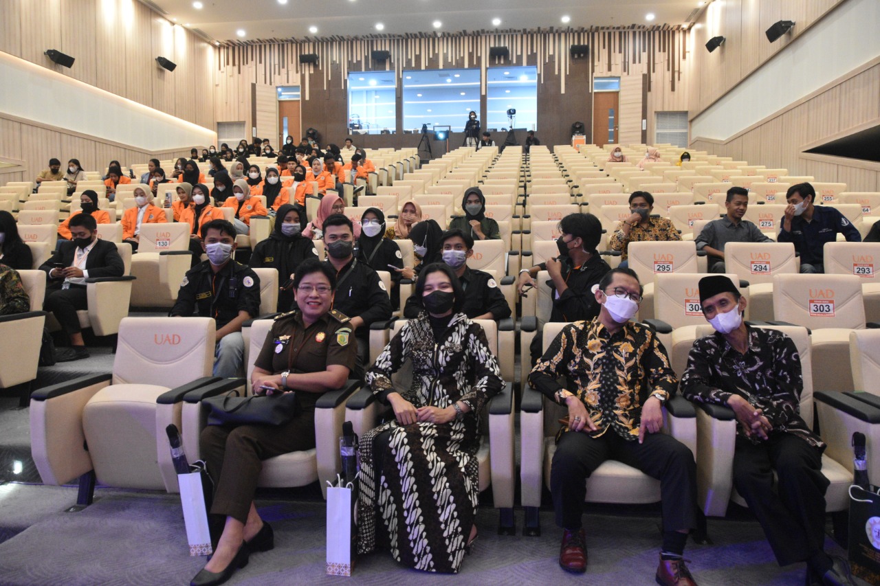 Ketua Pengadilan Negeri Yogyakarta Menghadiri Closing Ceremony National Moot Court Competition Universitas Ahmad Dahlan