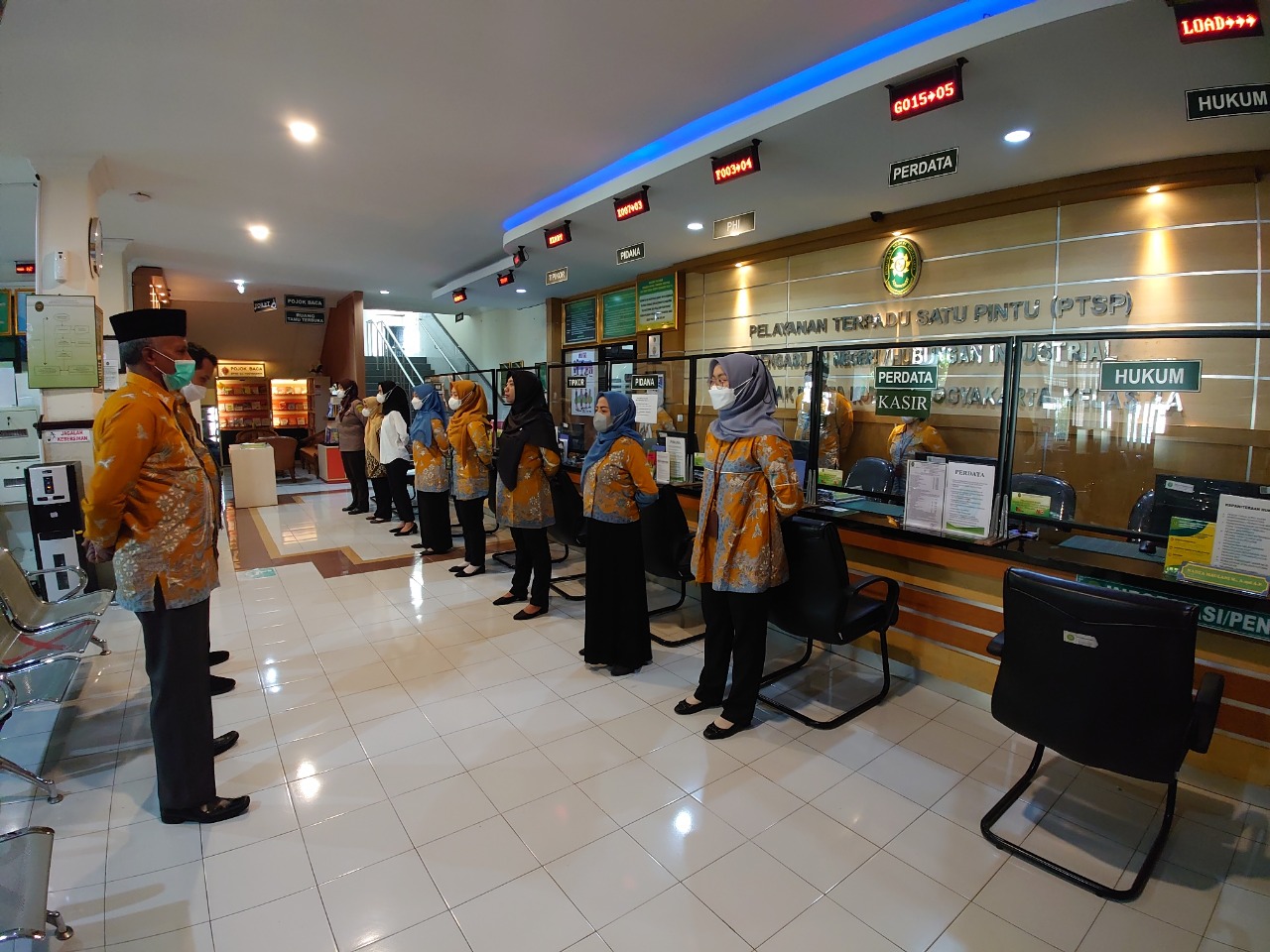Apel Pagi Rutin Petugas PTSP Mengawali Bulan Desember 2022