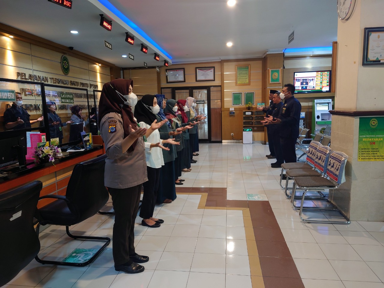 Apel Pagi Rutin Petugas PTSP 18 Januari 2023