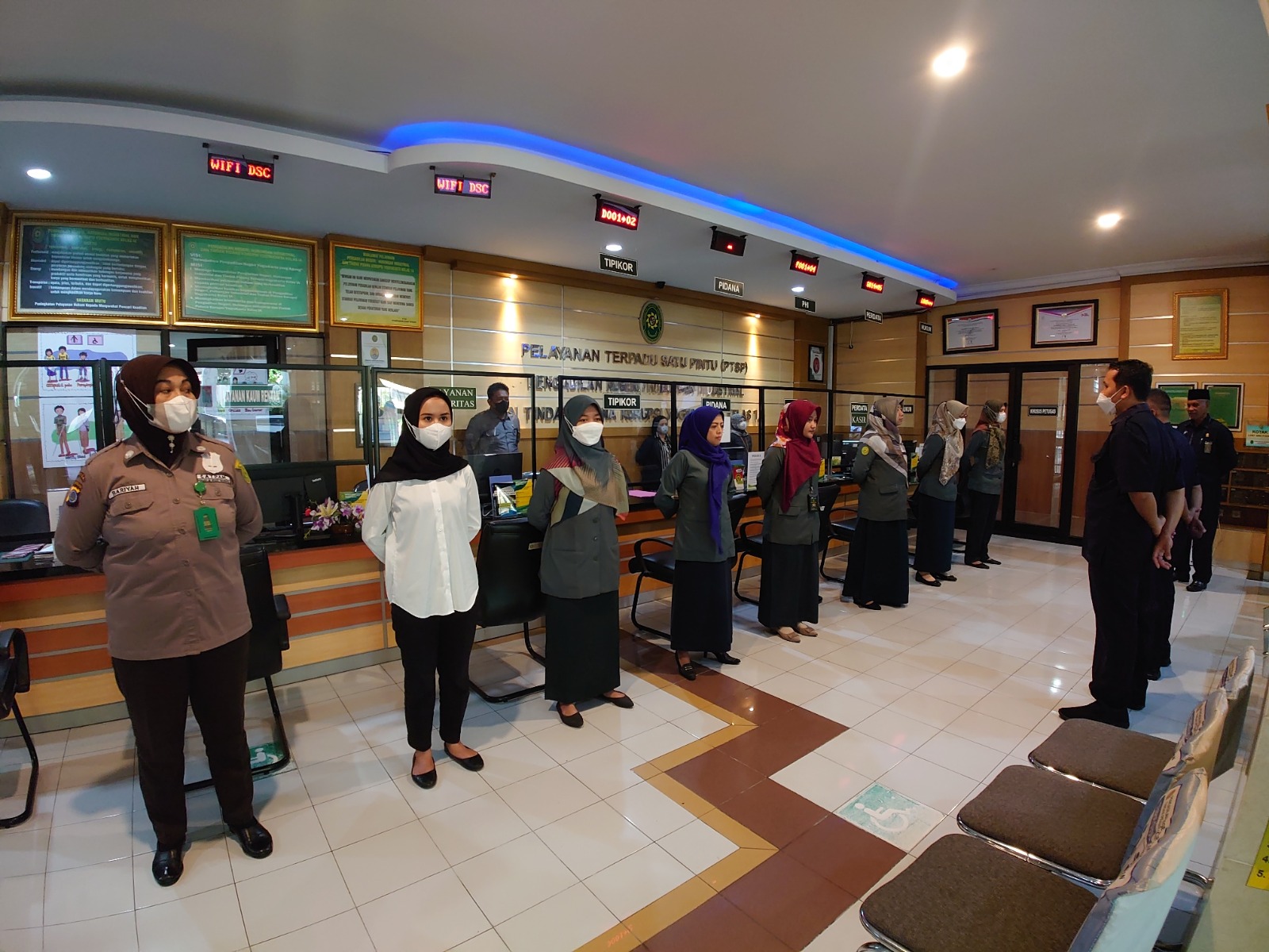 Apel Pagi Petugas PTSP Mengawali Bulan Februari 2023