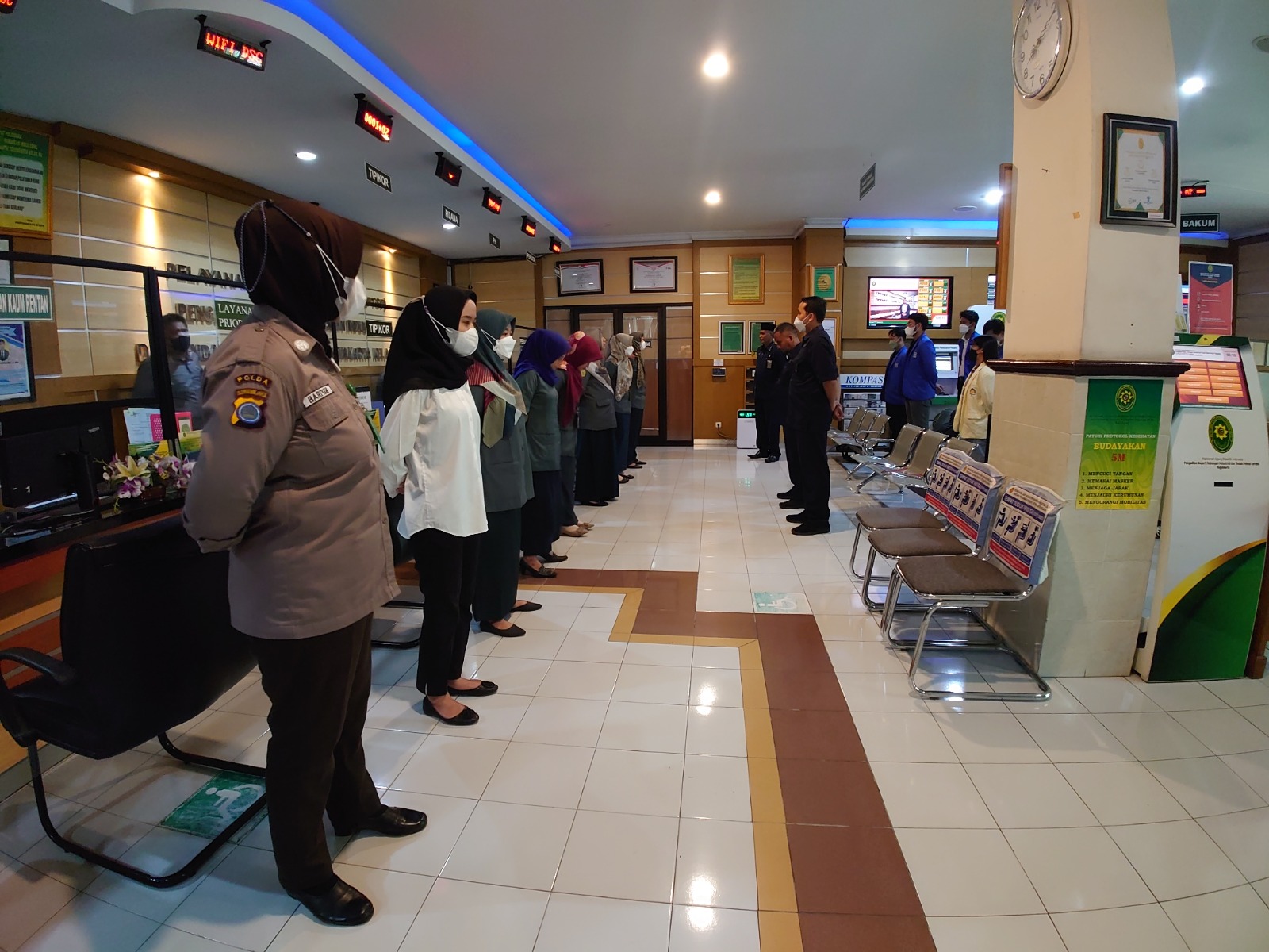 Apel Pagi Petugas PTSP Mengawali Bulan Februari 2023