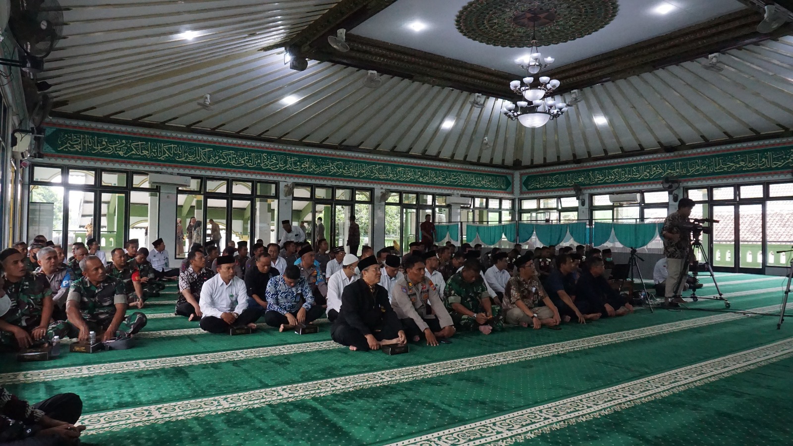 Hakim Pengadilan Negeri Yogyakarta Menghadiri Pengajian Rutin bersama Forkopimda Kota Yogyakarta