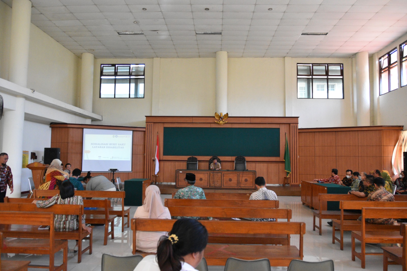 Sosialisasi Buku Layanan Disabilitas dan Pelatihan Pelayanan Disabilitas bersama SAPDA
