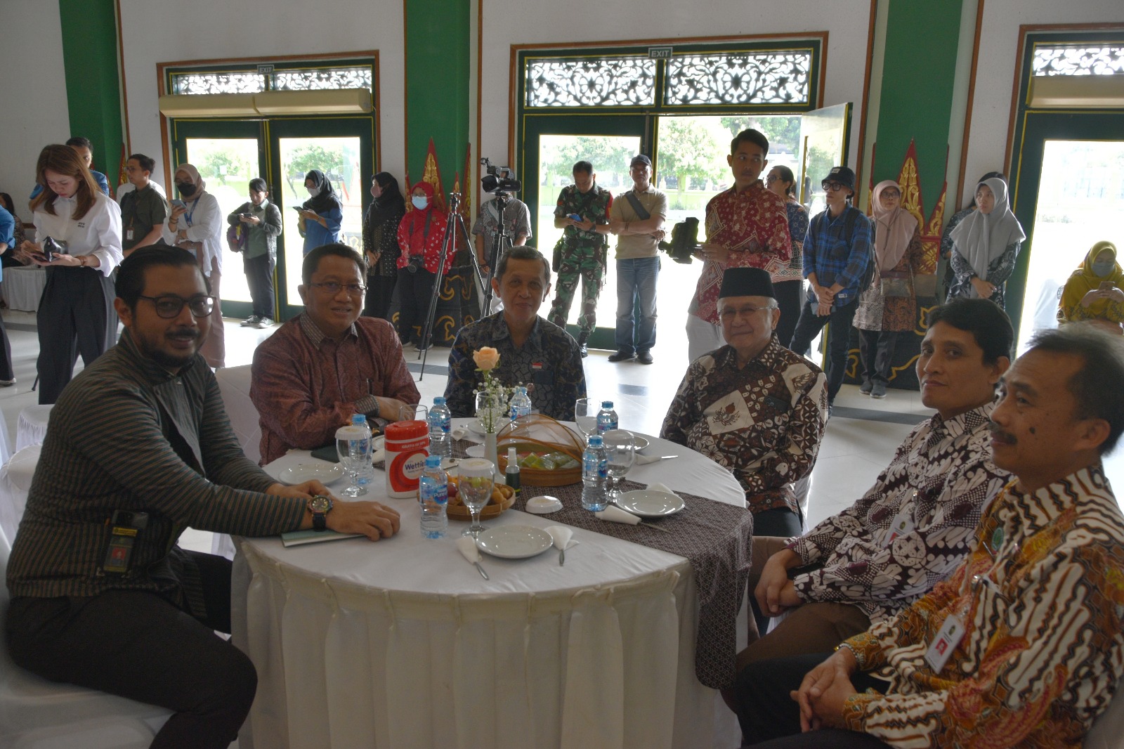 Pengadilan Negeri Yogyakarta Menghadiri Deklarasi Yogyakarta Kota Lengkap dan Penyerahan Sertipikat Hak Atas Tanah