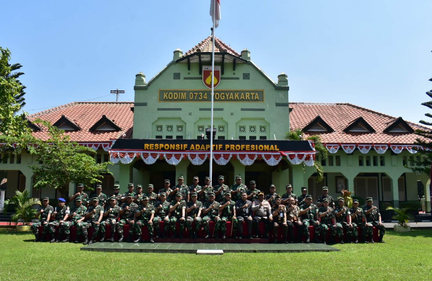 Hakim Pengadilan Negeri Yogyakarta Menghadiri Penyambutan Kunjungan Kerja Panglima Komando Daerah Militer IV/Diponegoro ke Kodim 0734/Kota Yogyakarta