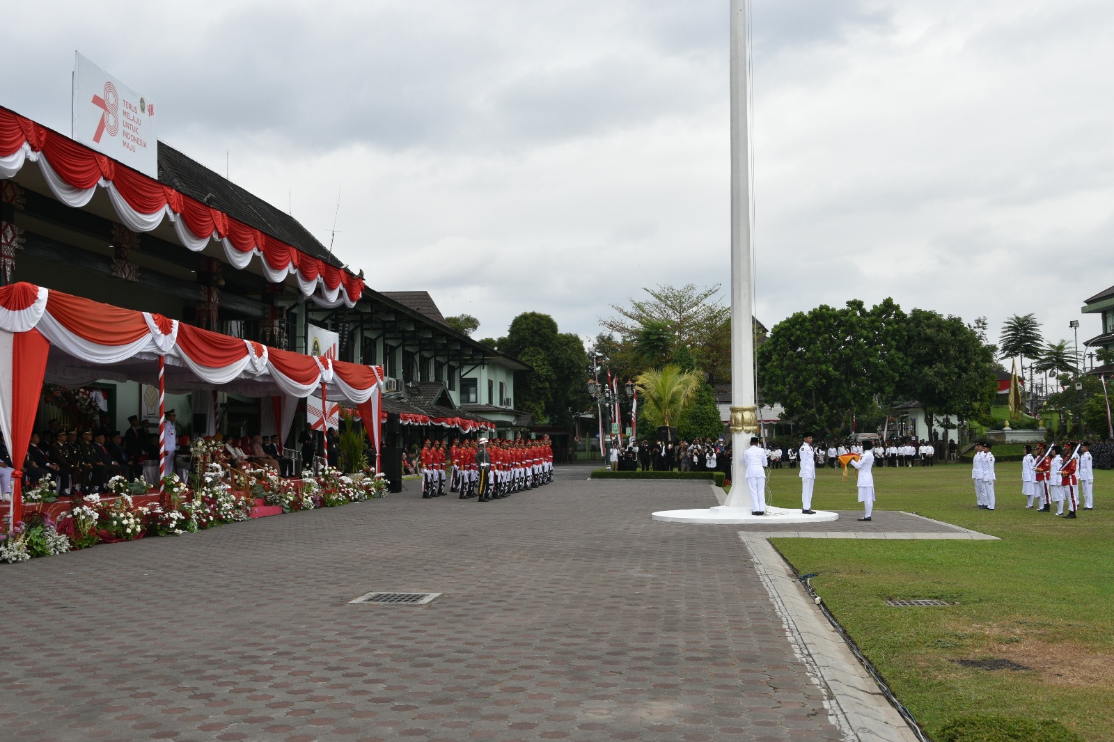 Ketua Pengadilan Negeri Yogyakarta Mengikuti Upacara Bendera HUT Kemerdekaan RI ke-78 Tahun 2023 di Balai Kota Yogyakarta