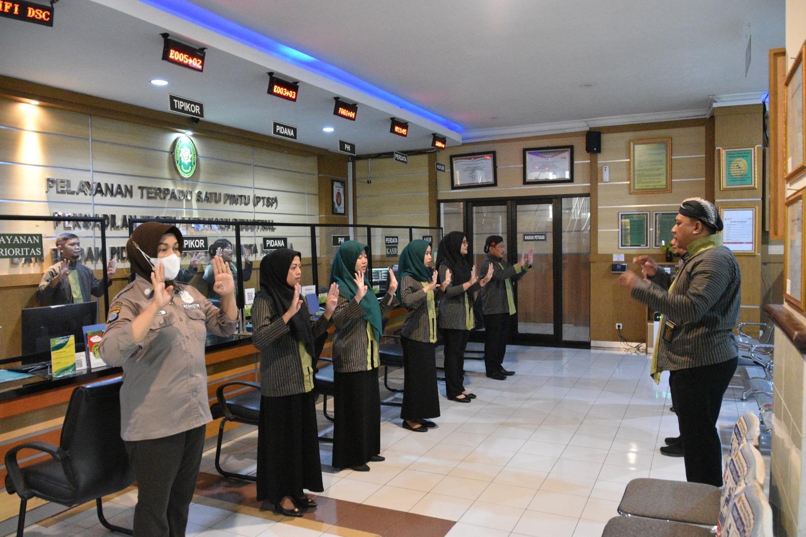 Apel Pagi Rutin Petugas PTSP 24 Agustus 2023