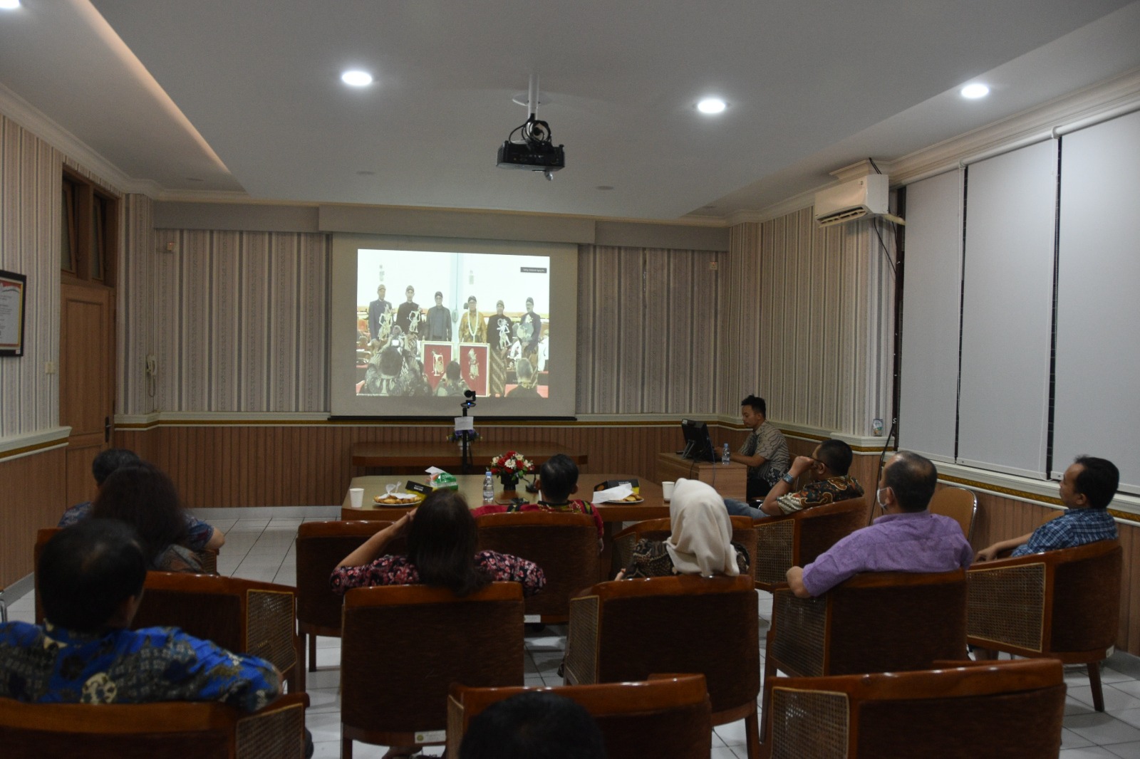 Pengadilan Negeri Yogyakarta Menonton bersama Pagelaran Wayang Kulit dalam Rangka Memperingati HUT Mahkamah Agung RI ke-78