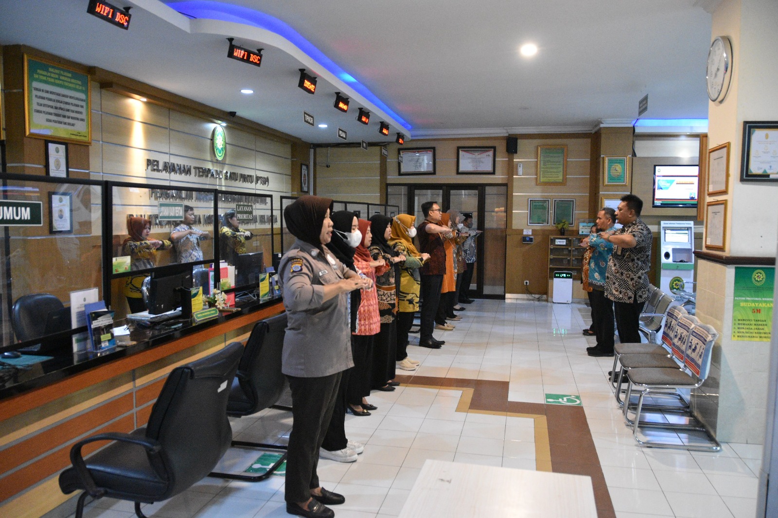Apel Pagi Rutin Petugas PTSP 31 Agustus 2023