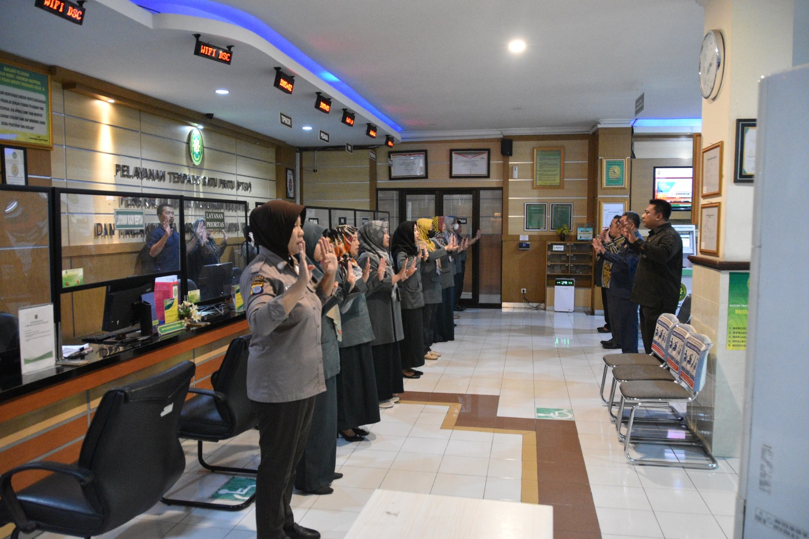 Apel Pagi Rutin Petugas PTSP 18 Oktober 2023