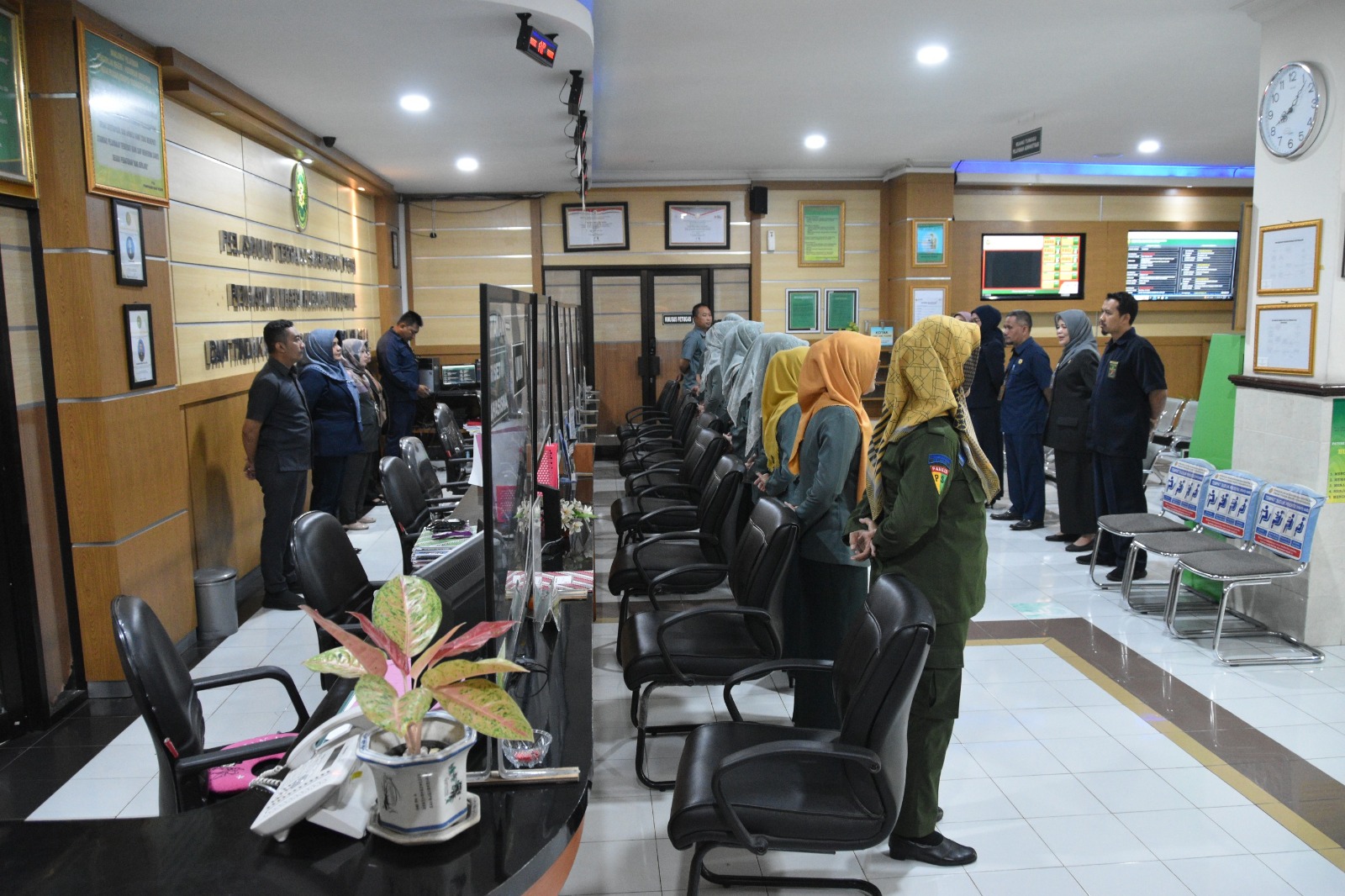 Apel Pagi Rutin Petugas PTSP 6 Februari 2024