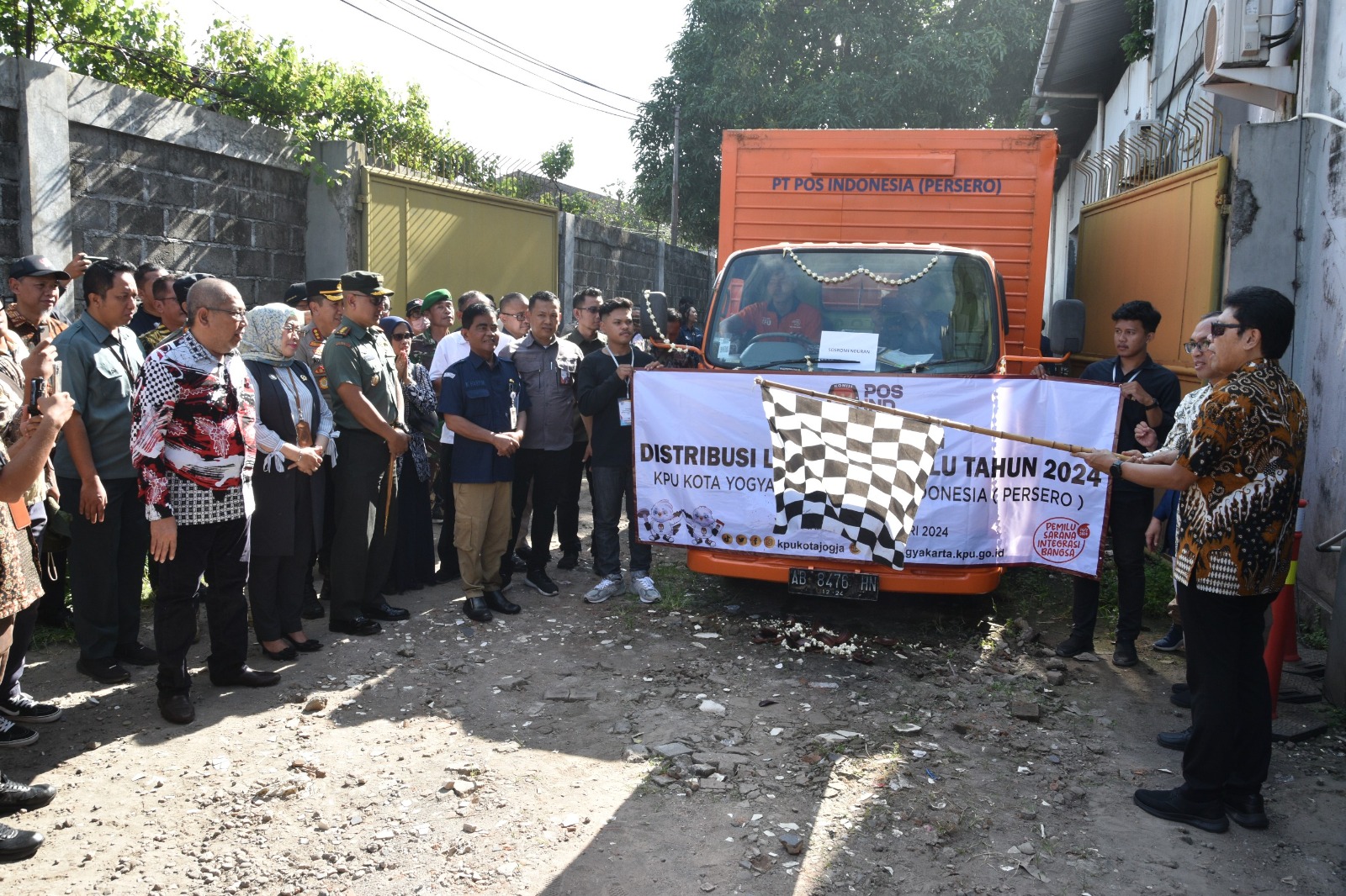 Ketua Pengadilan Negeri Yogyakarta Menghadiri Pelepasan Distribusi Logistik Pemilu Tahun 2024