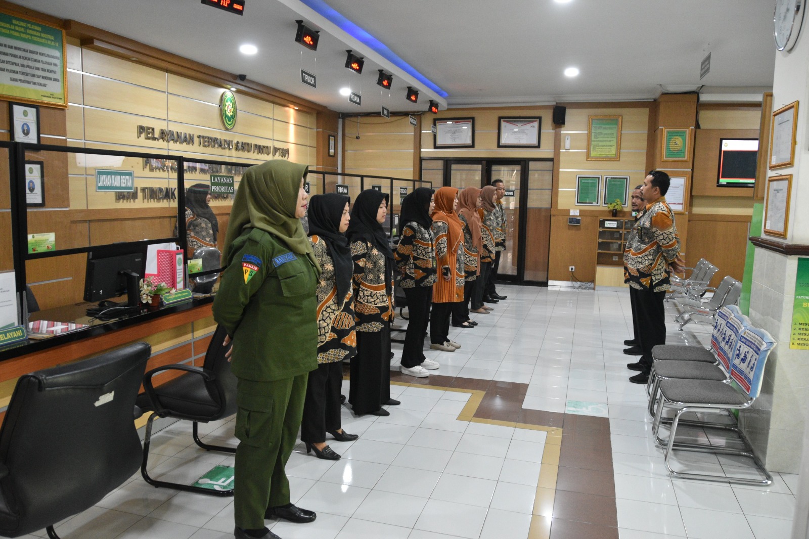 Apel Pagi Rutin Petugas PTSP 15 Februari 2024