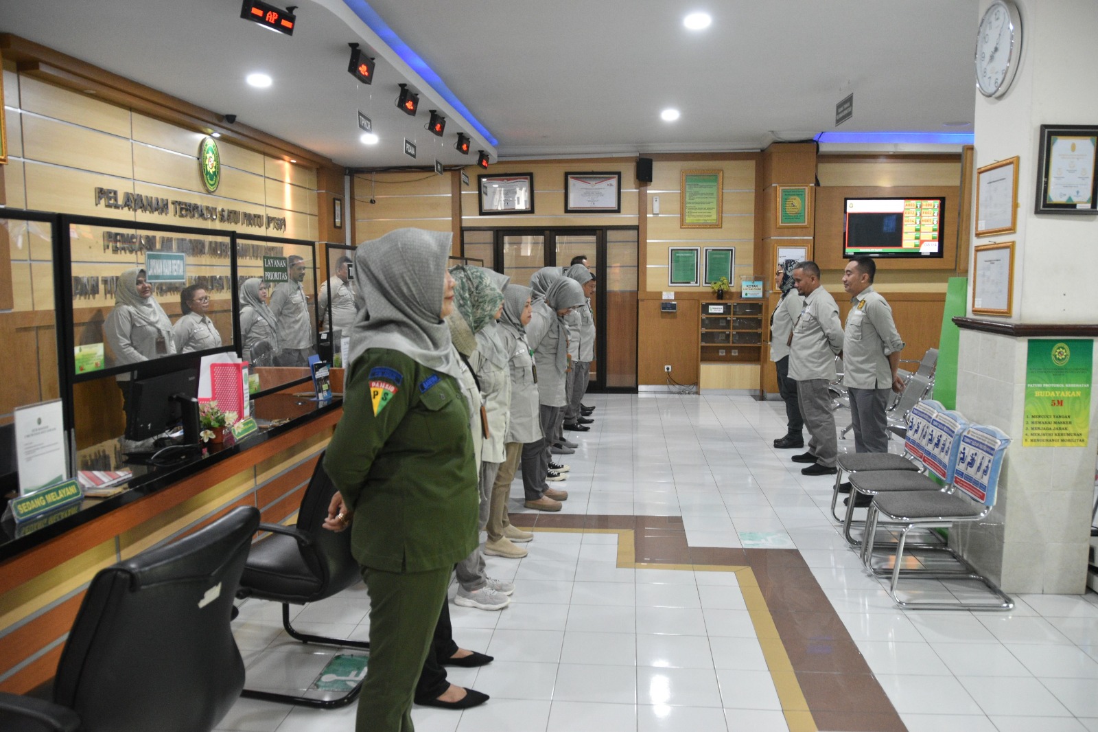 Apel Pagi Rutin Petugas PTSP 21 Februari 2024