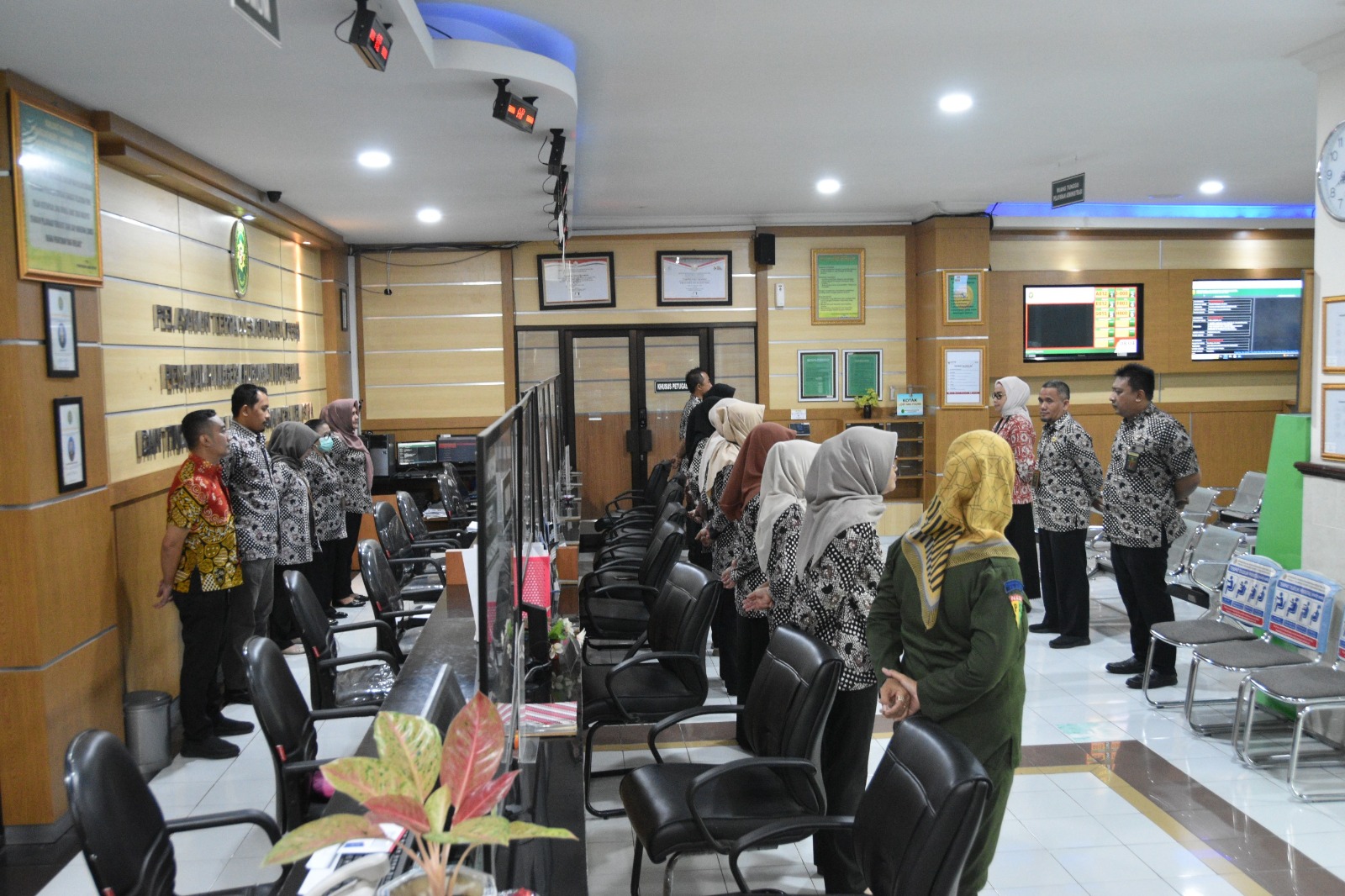 Apel Pagi Rutin Petugas PTSP 22 Februari 2024