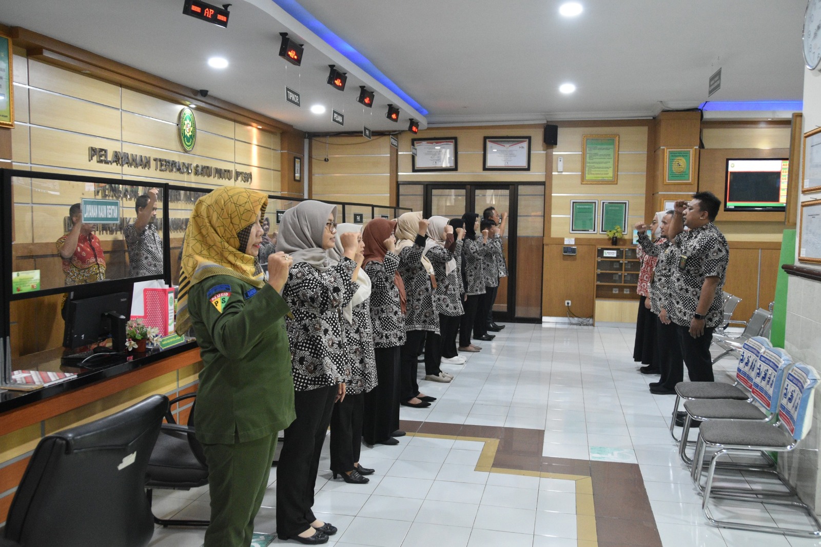 Apel Pagi Rutin Petugas PTSP 22 Februari 2024