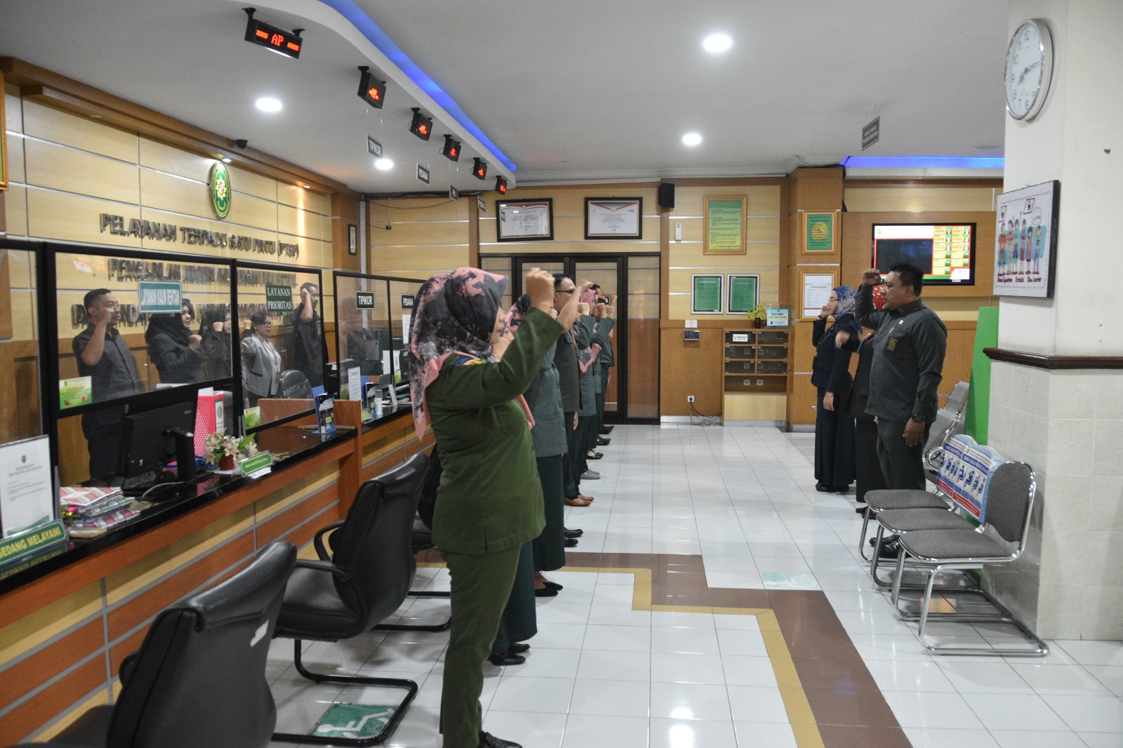 Apel Pagi Rutin Petugas PTSP 27 Februari 2024