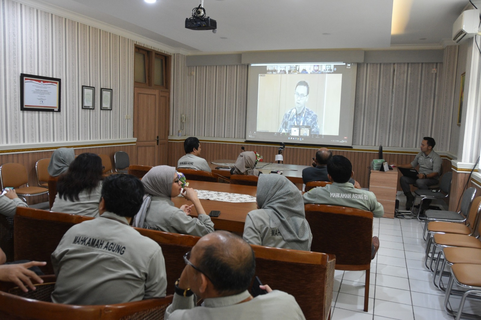 Pengadilan Negeri Yogyakarta Mengikuti Pelatihan Singkat Penulisan Artikel Populer Hukum