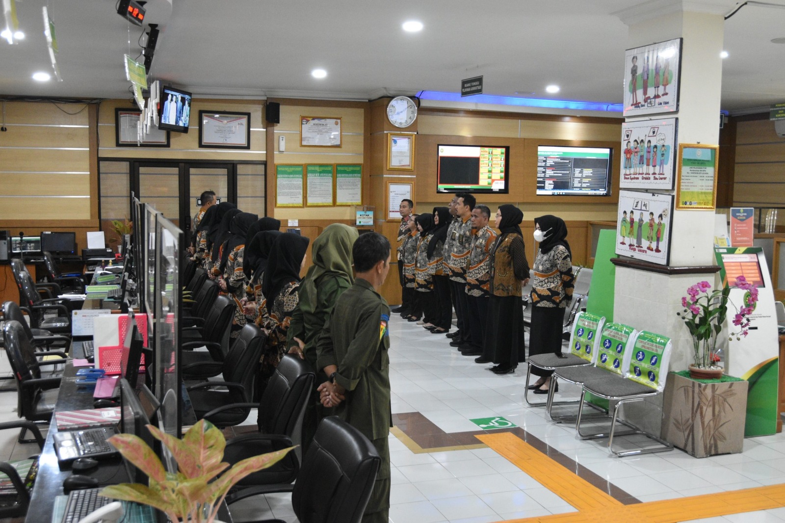 Apel Pagi Rutin Petugas PTSP 18 April 2024