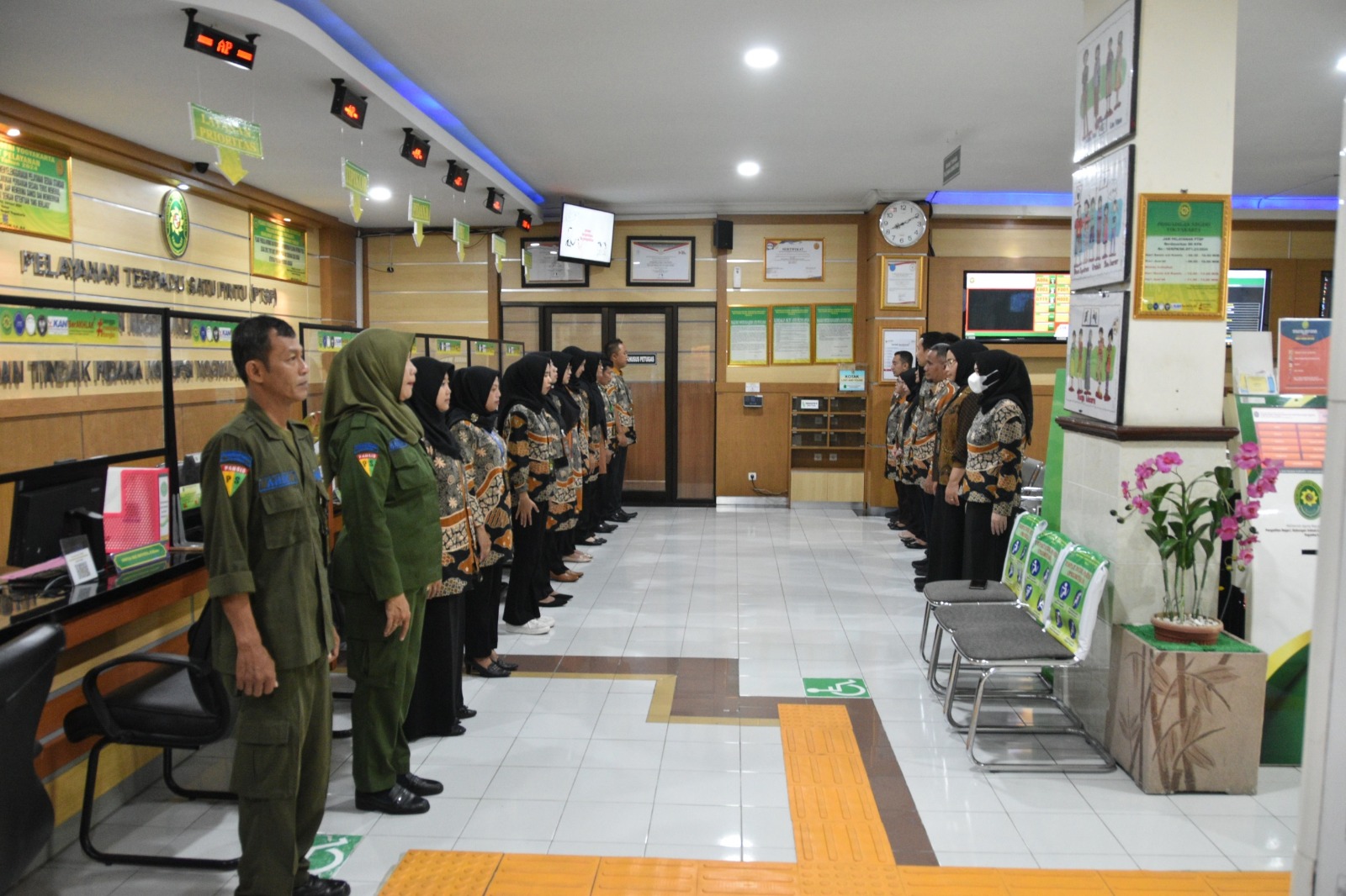 Apel Pagi Rutin Petugas PTSP 18 April 2024