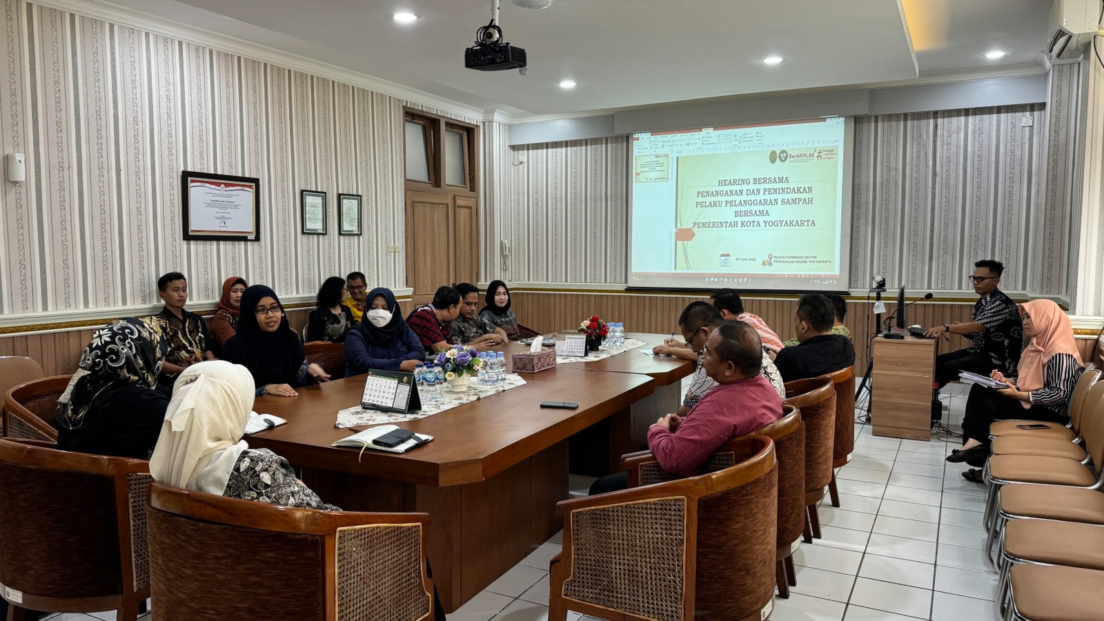Dialog Penanganan dan Penindakan Pelaku Pelanggaran Sampah bersama Pemerintah Kota Yogyakarta