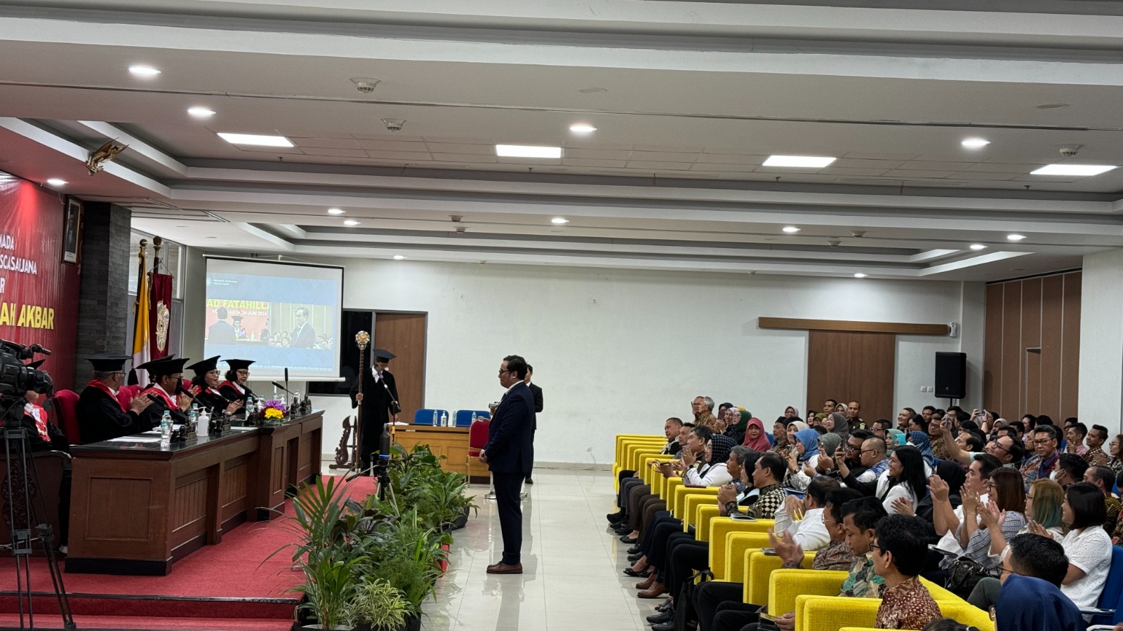 Ketua Pengadilan Negeri Yogyakarta Menghadiri Ujian Terbuka Program Doktor Fakultas Hukum Universitas Gadjah Mada
