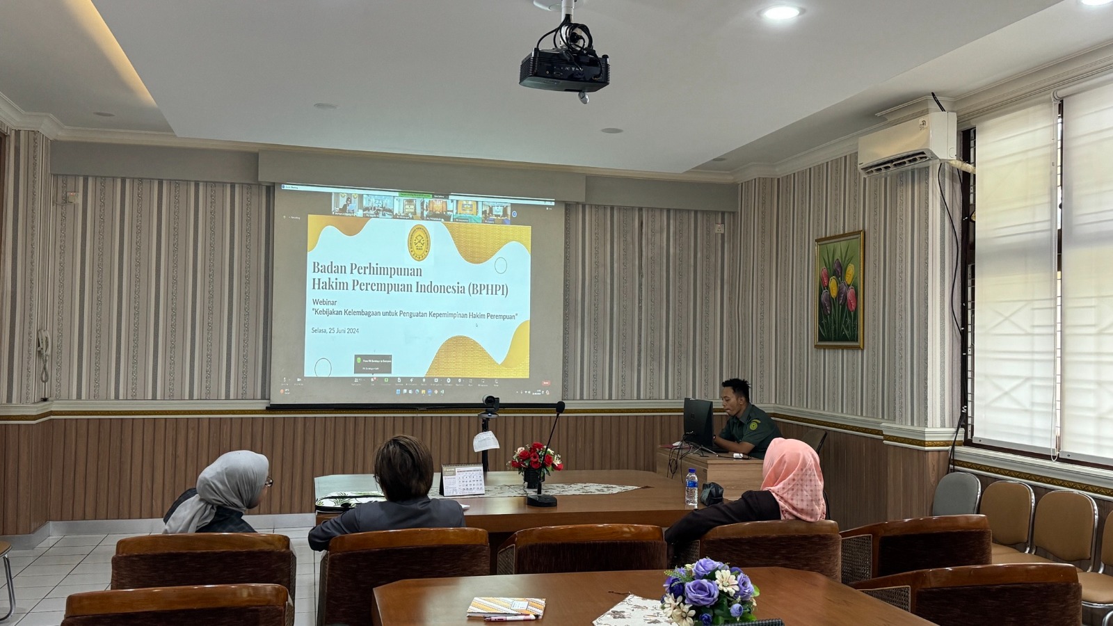 Pengadilan Negeri Yogyakarta Mengikuti Webinar Kebijakan Kelembagaan untuk Penguatan Kepemimpinan Hakim Perempuan