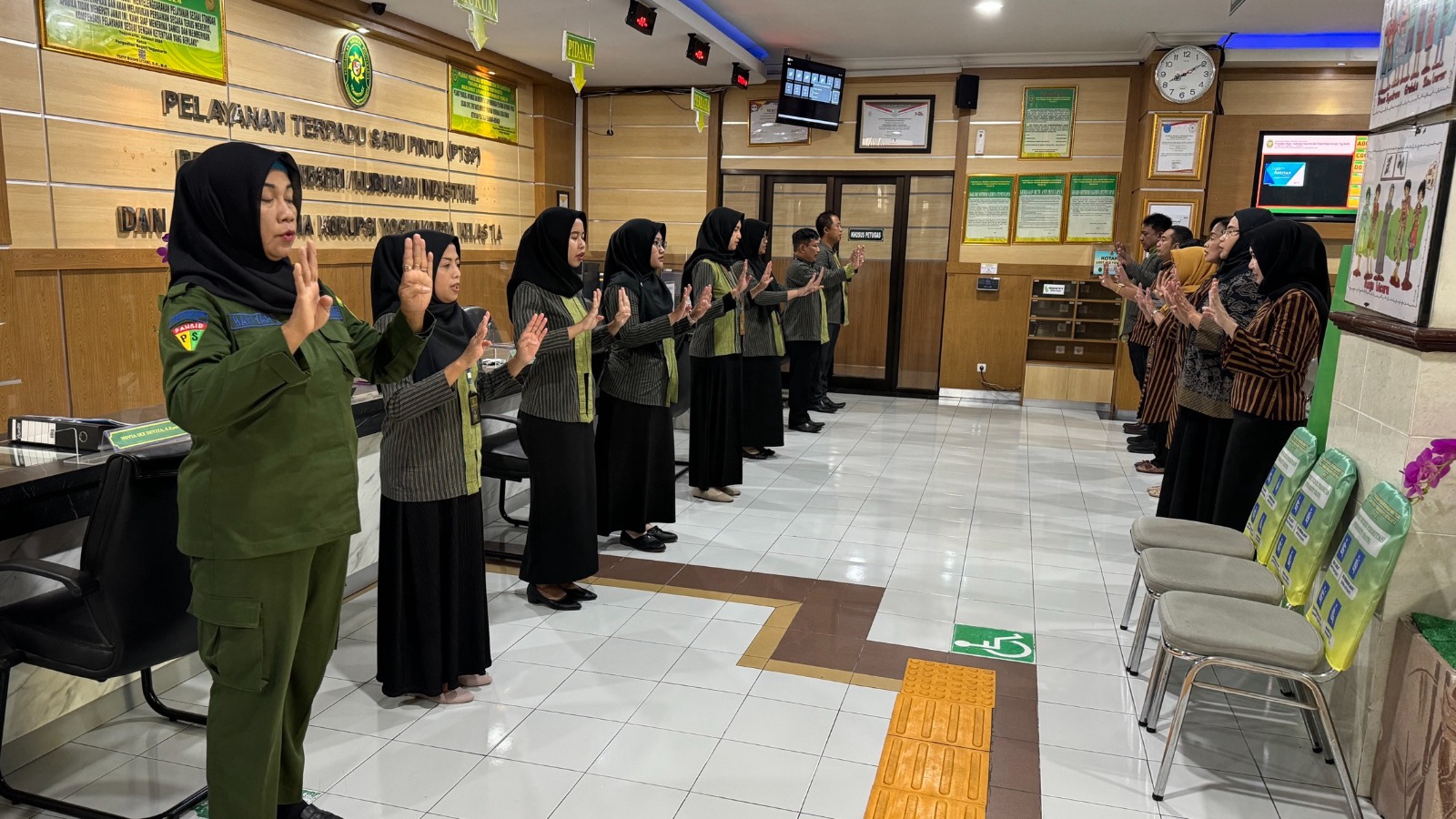 Apel Pagi Rutin Petugas PTSP 25 Juli 2024