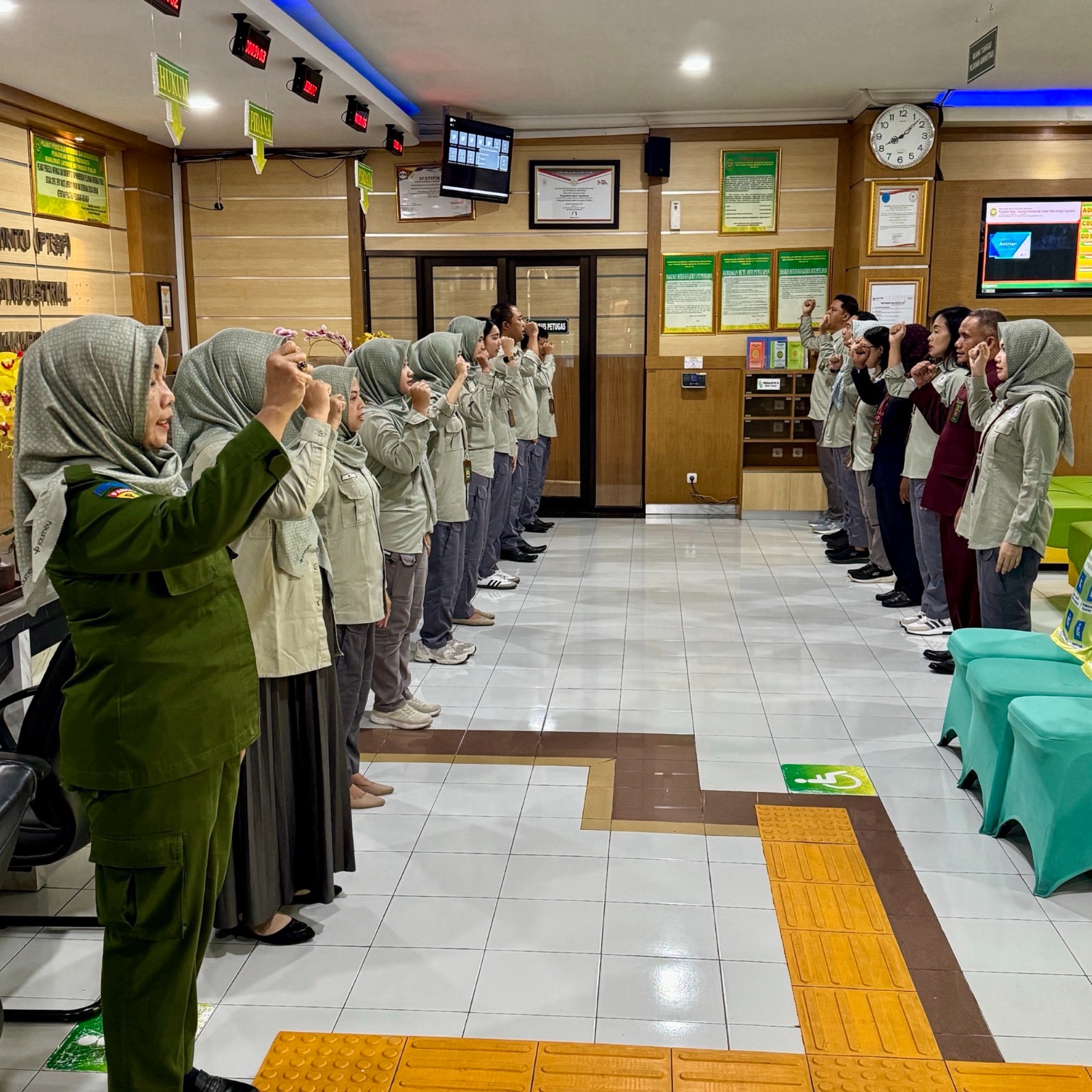Apel Pagi Rutin Petugas PTSP 5 Februari 2025