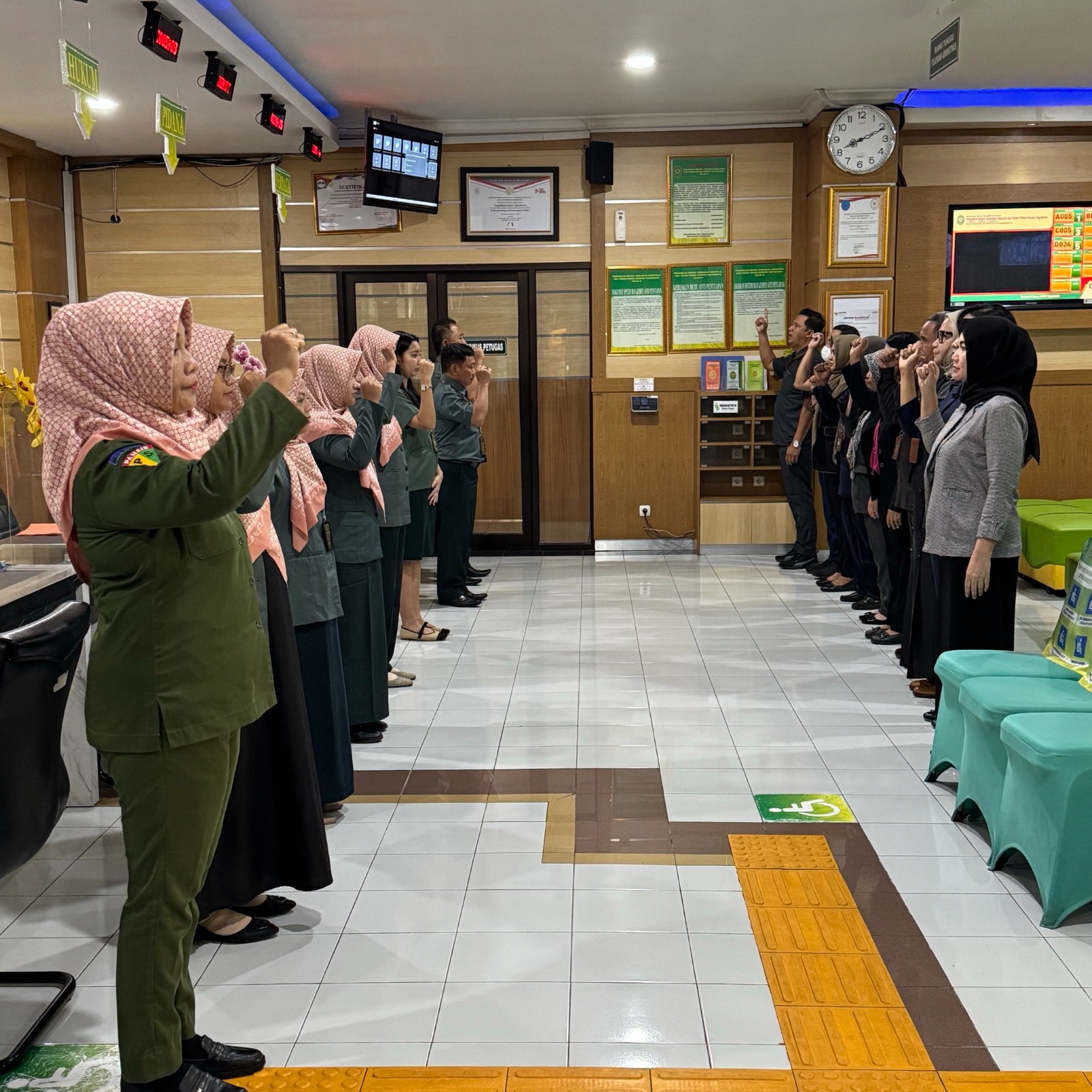 Apel Pagi Rutin Petugas PTSP 18 Februari 2025