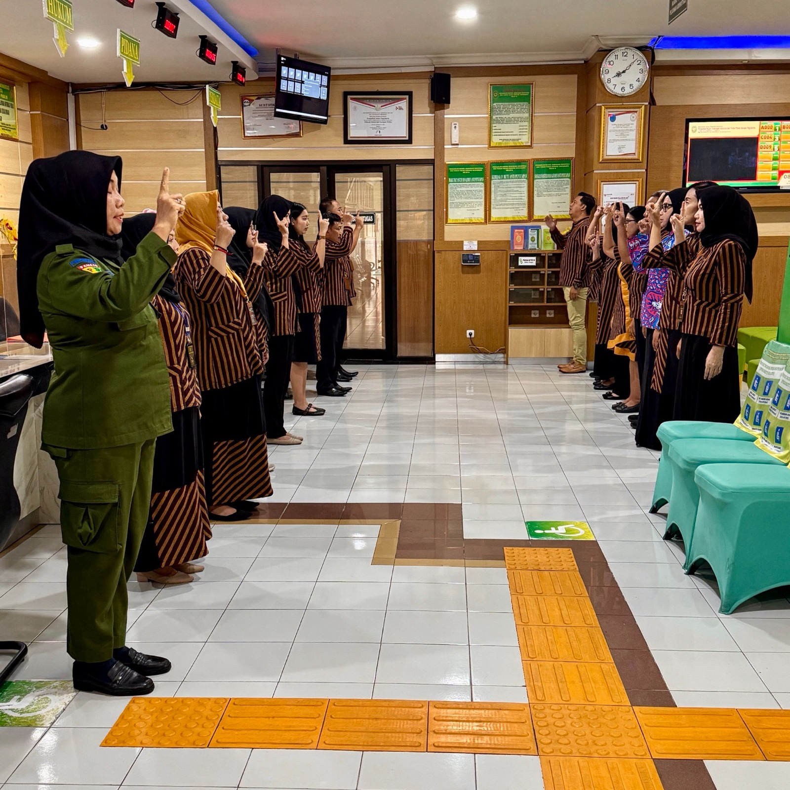 Apel Pagi Rutin Petugas PTSP 20 Februari 2025