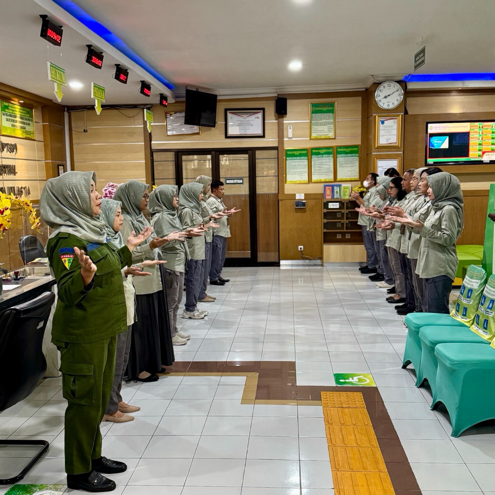 Apel Pagi Rutin Petugas PTSP 26 Februari 2025