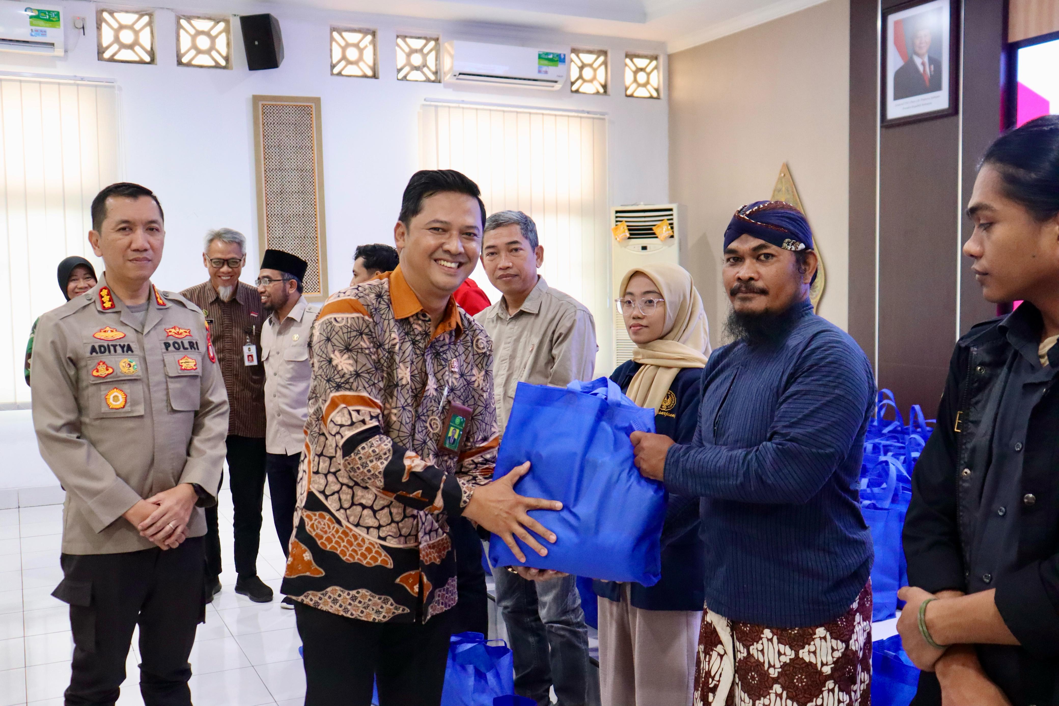 Panitera Muda PHI Pengadilan Negeri Yogyakarta Menghadiri Bakti Sosial Polri Presisi