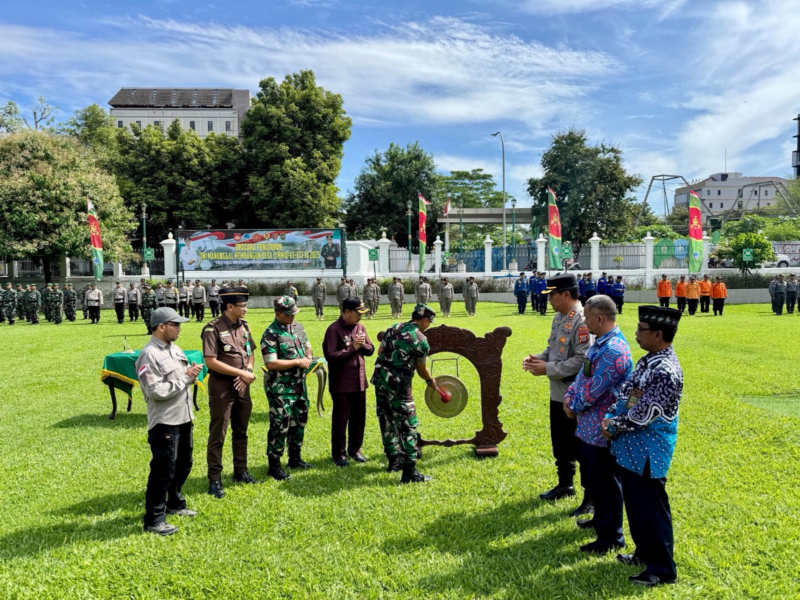 Sekretaris Pengadilan Negeri Yogyakarta Menghadiri Upacara Penutupan TMMD Sengkuyung Tahap I Tahun 2025