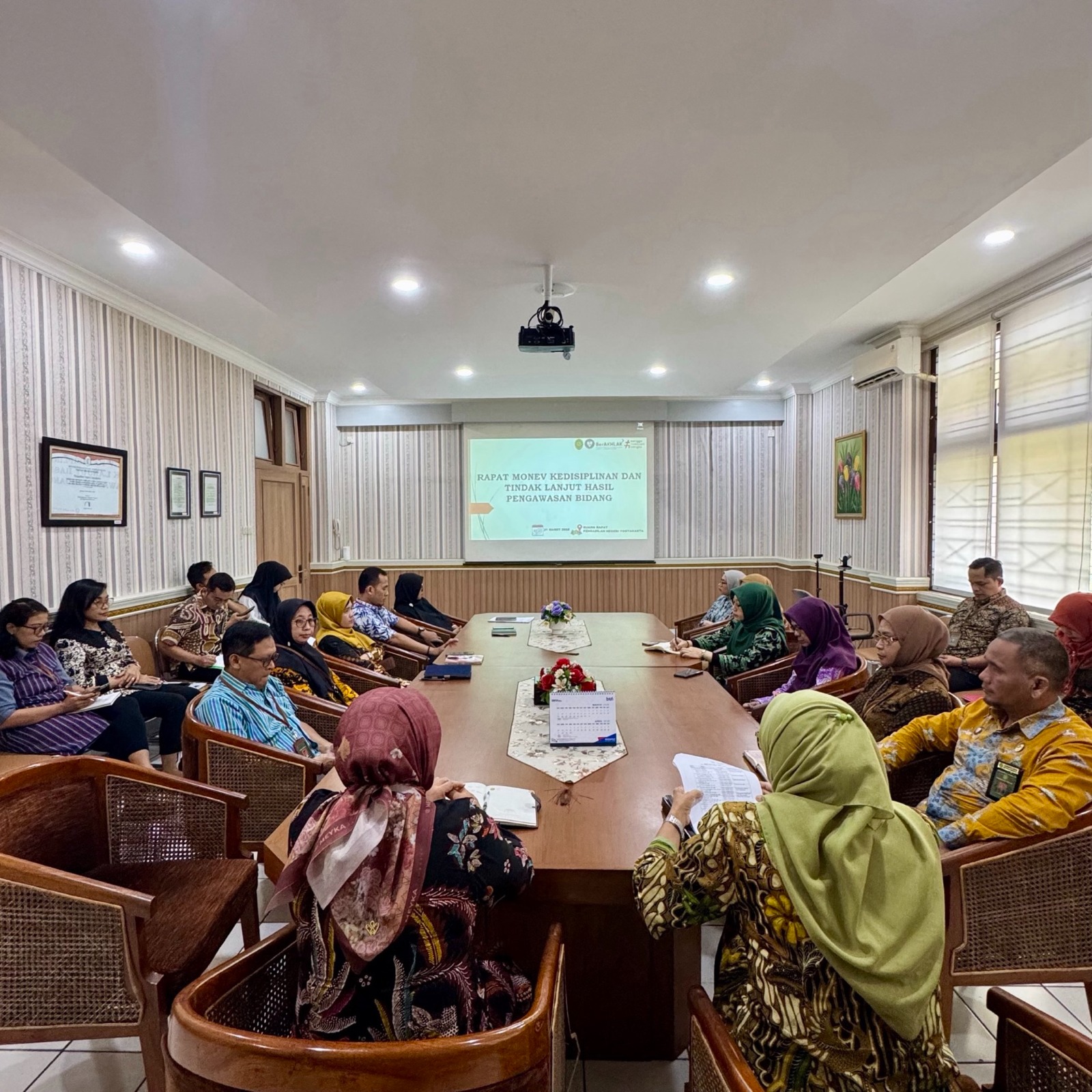 Rapat Monev Kedisiplinan dan TLHP Pengawasan Bidang Bulan Februari 2025