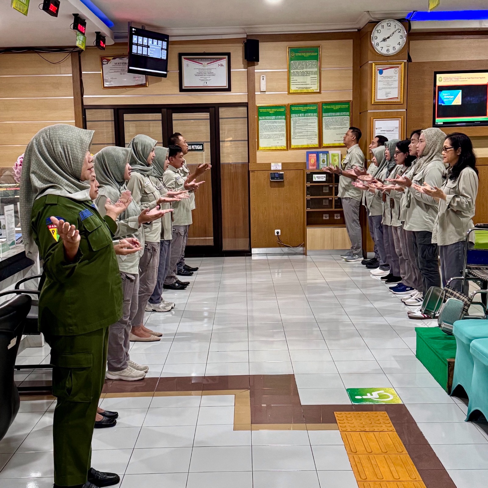 Apel Pagi Rutin Petugas PTSP 16 April 2025