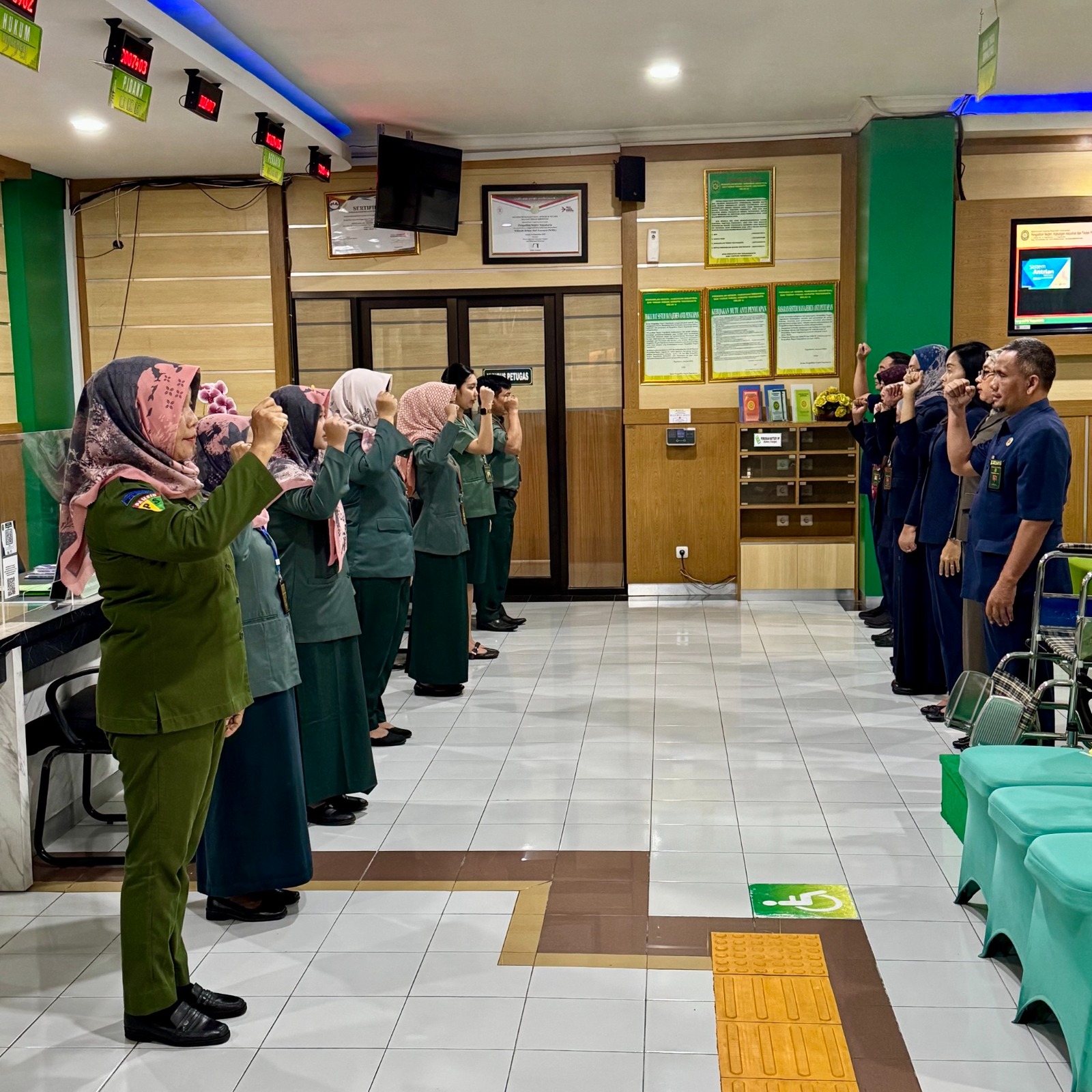 Apel Pagi Rutin Petugas PTSP 22 April 2025