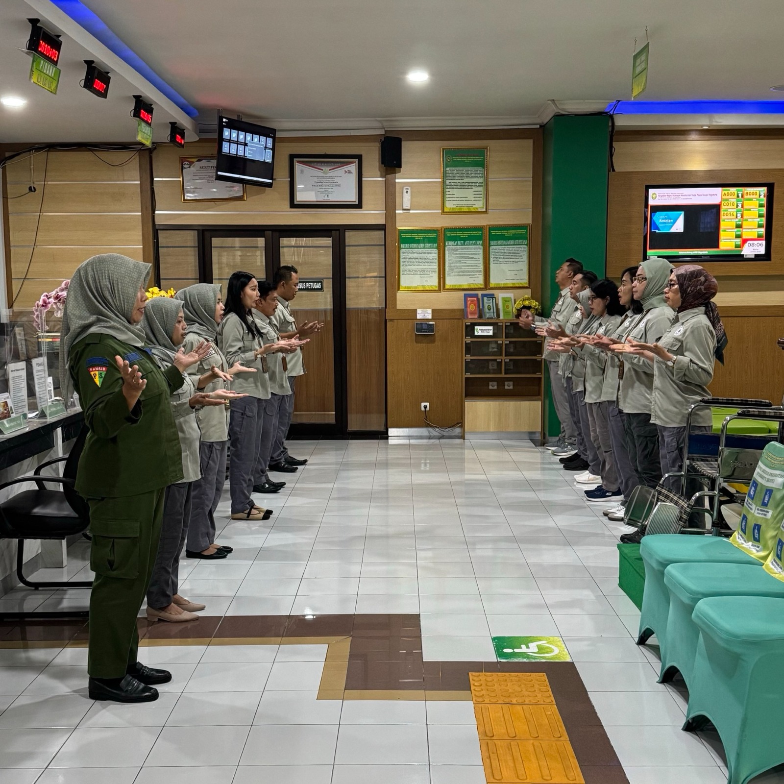 Apel Pagi Rutin Petugas PTSP 23 April 2025