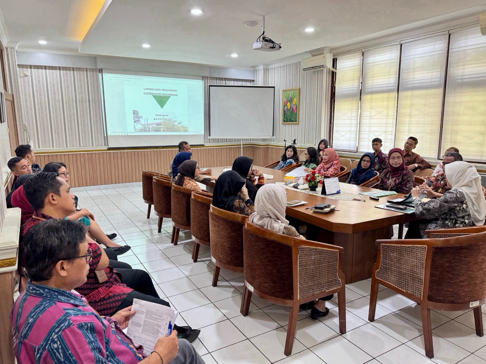 Rapat Monev Kedisiplinan dan TLHP Pengawasan Bidang Bulan Maret 2025 Pengadilan Negeri Yogyakarta